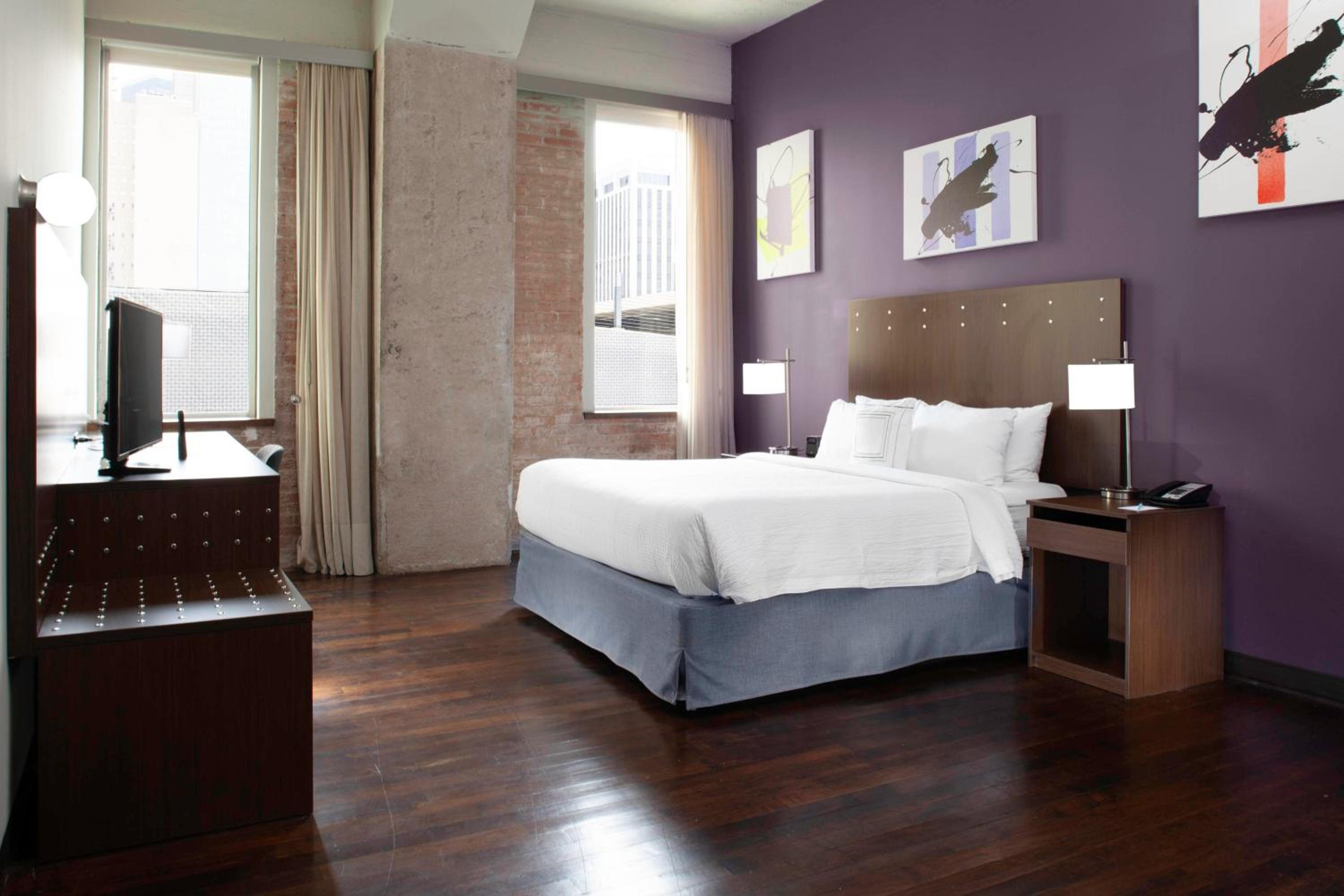 King Room - Hearing Accessible photo 2