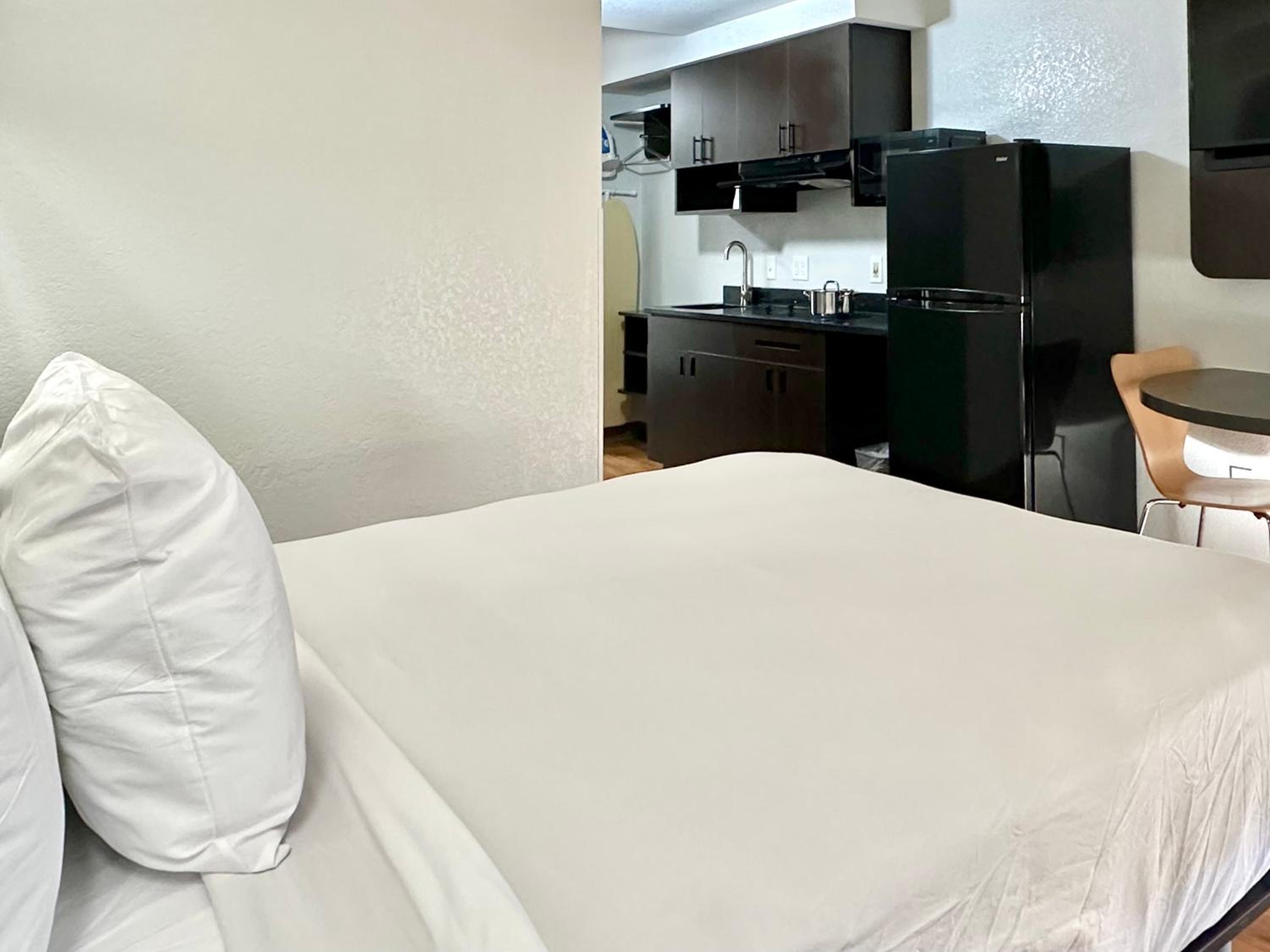 Queen Room with Two Queen Beds - Non-Smoking - Photo 1
