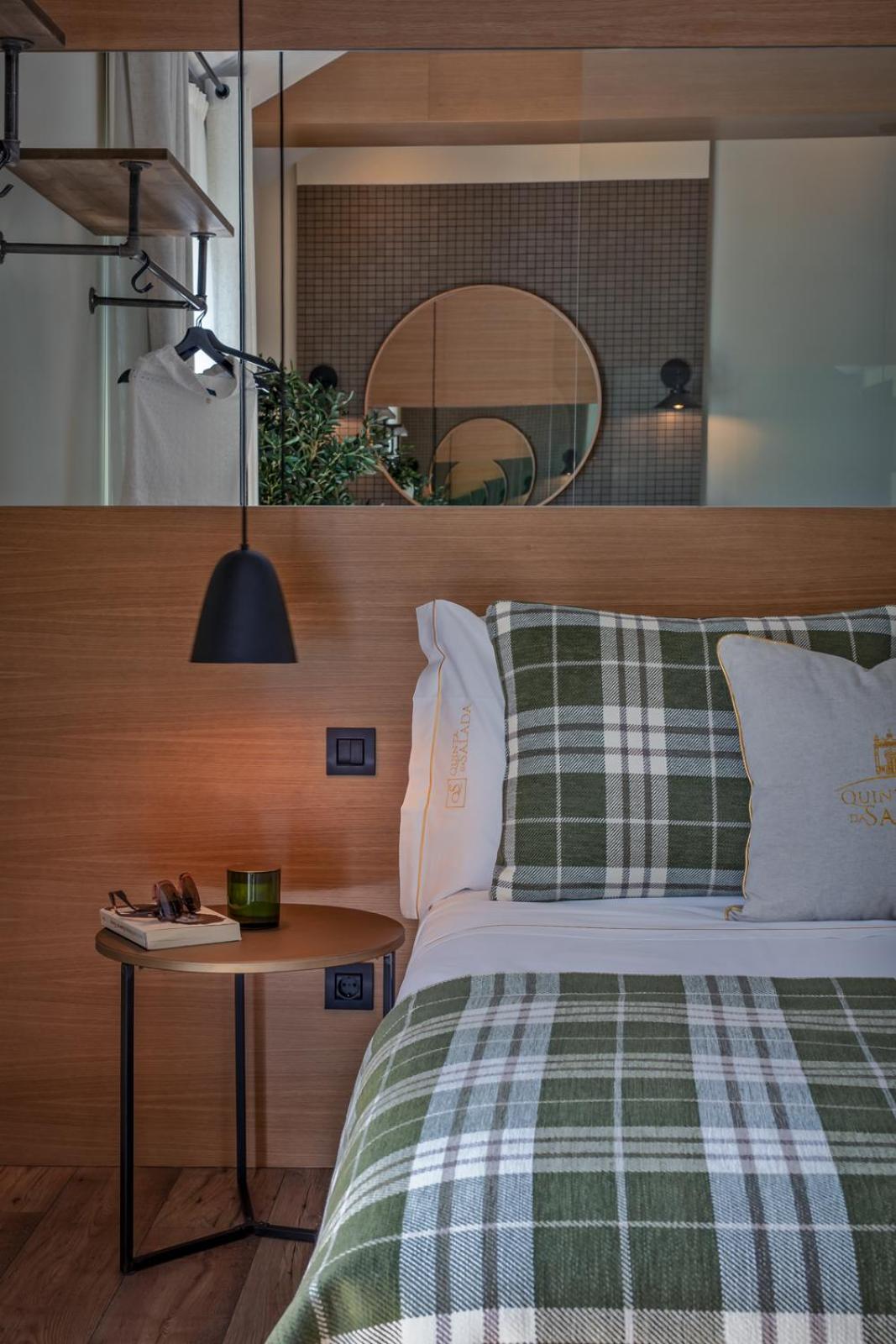 Standard King Room - Photo 6