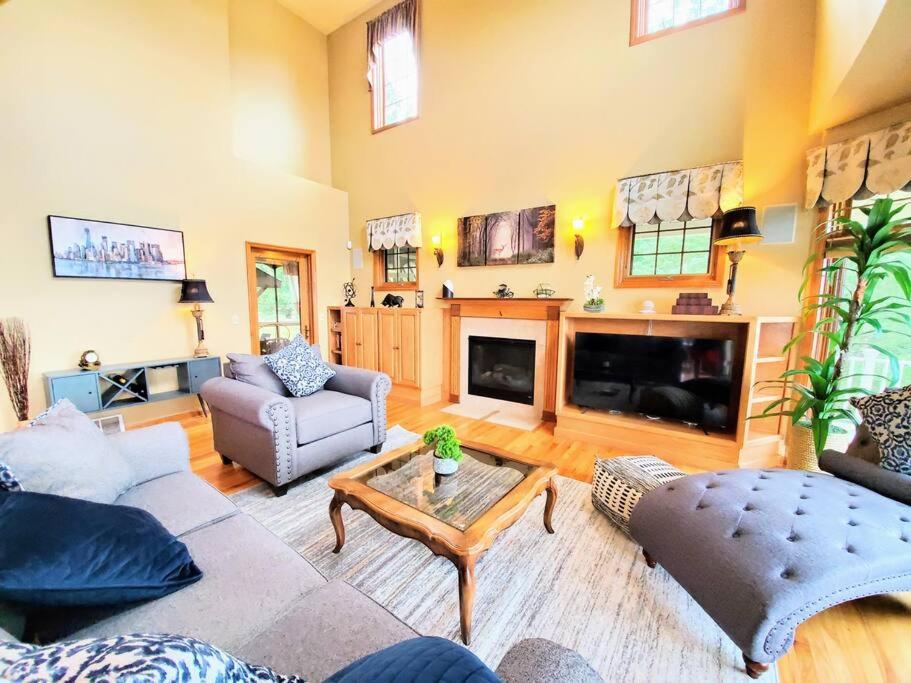 Five-Bedroom House photo 2
