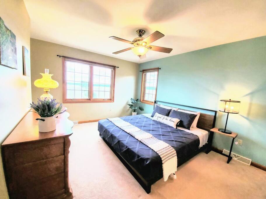 Five-Bedroom House photo 3