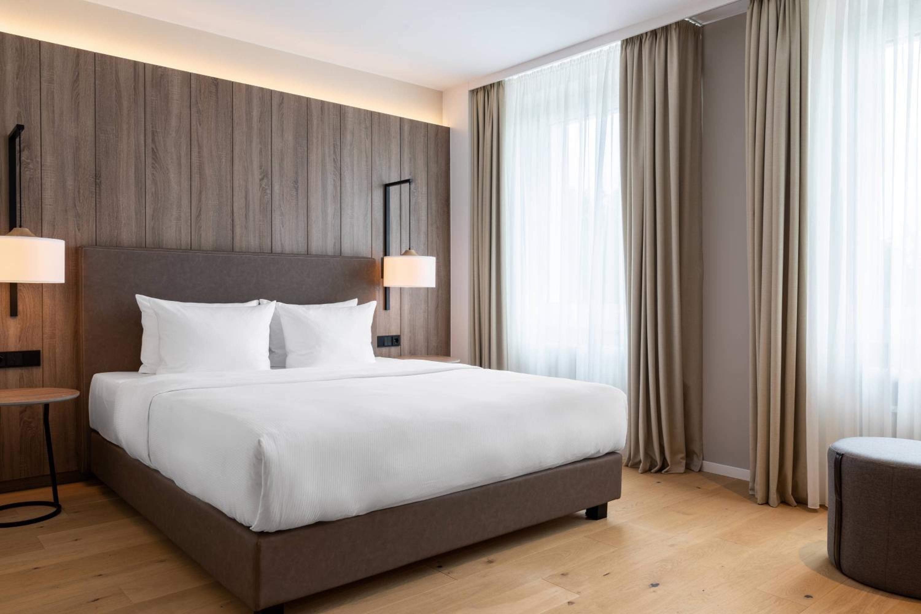 King Suite with Sofa Bed thumbnail 6