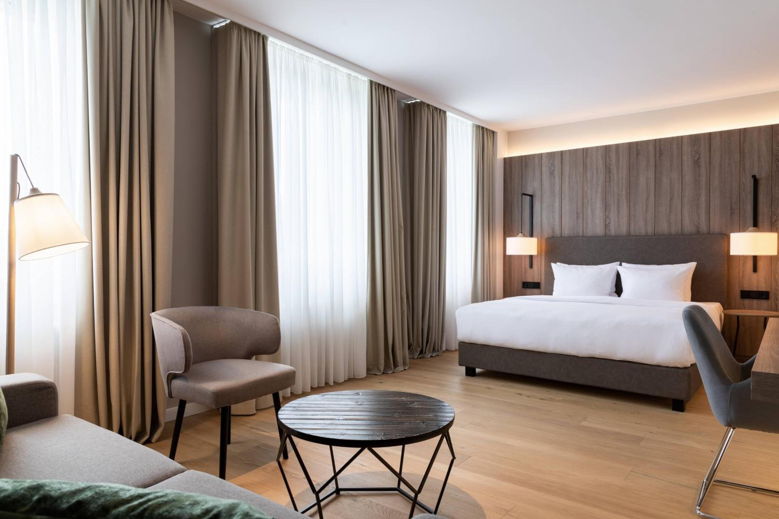 King Suite with Sofa Bed thumbnail 6