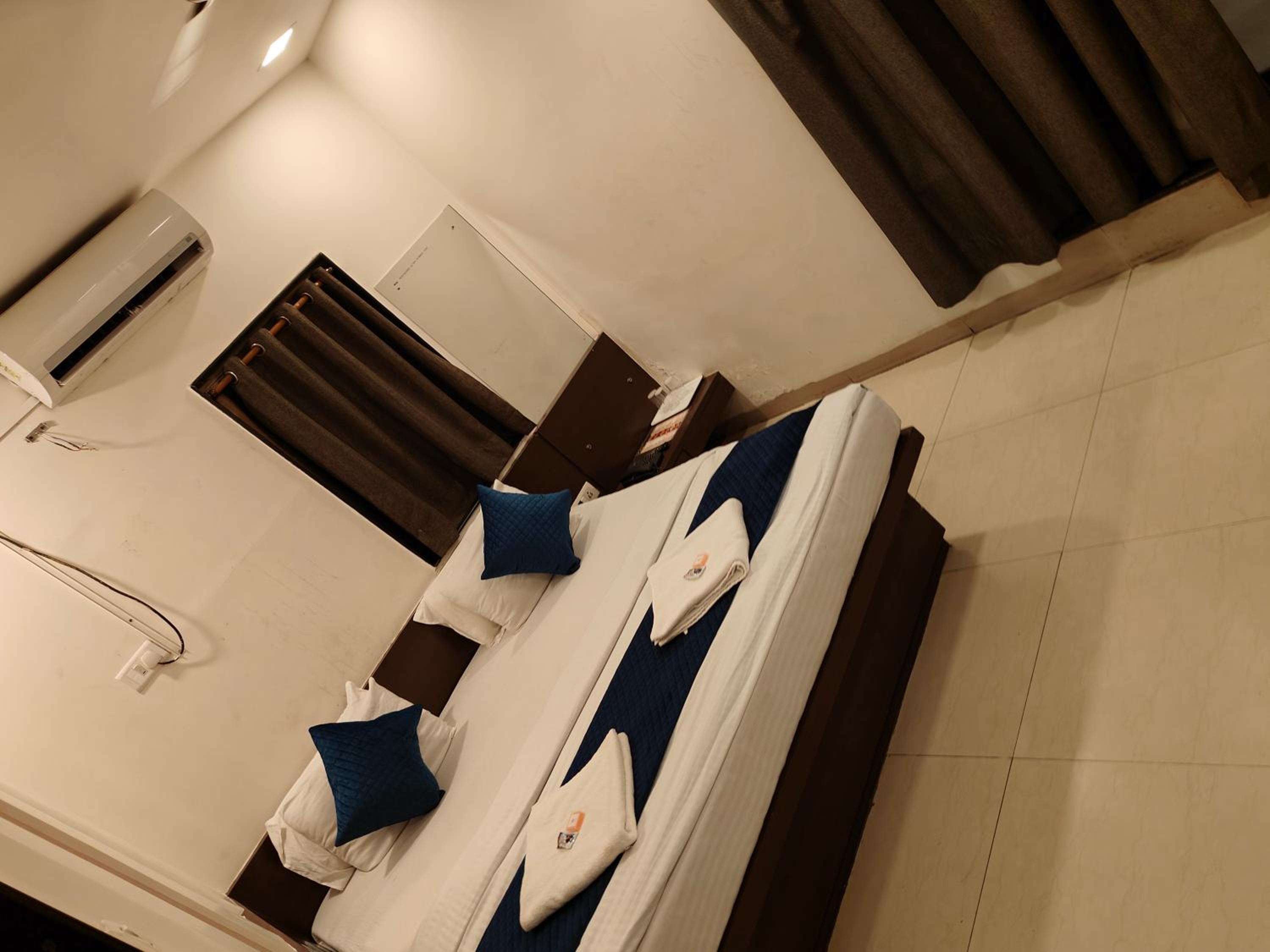 2 Bed Non A/C Room - Photo 7