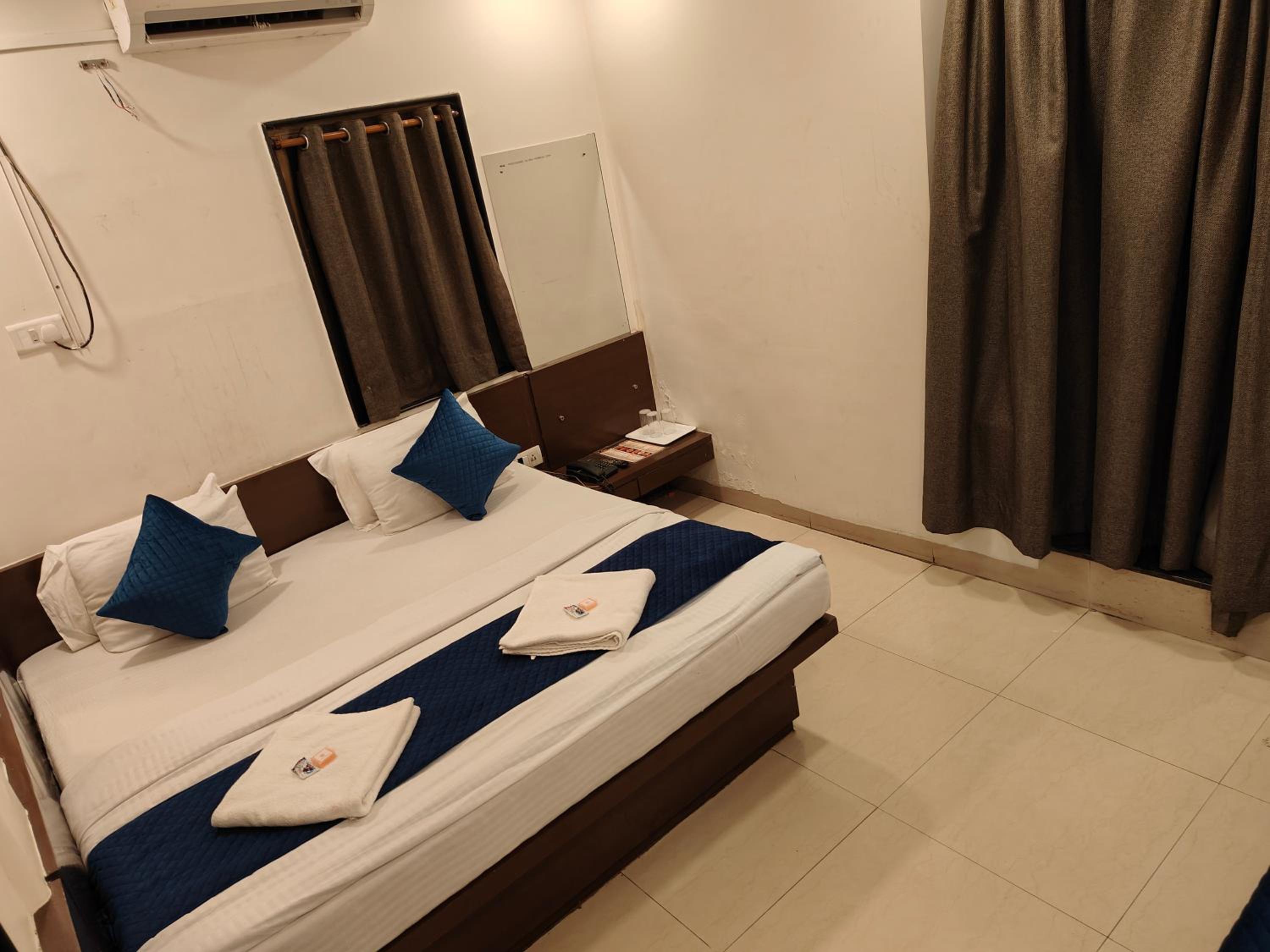 2 Bed Non A/C Room - Photo 6