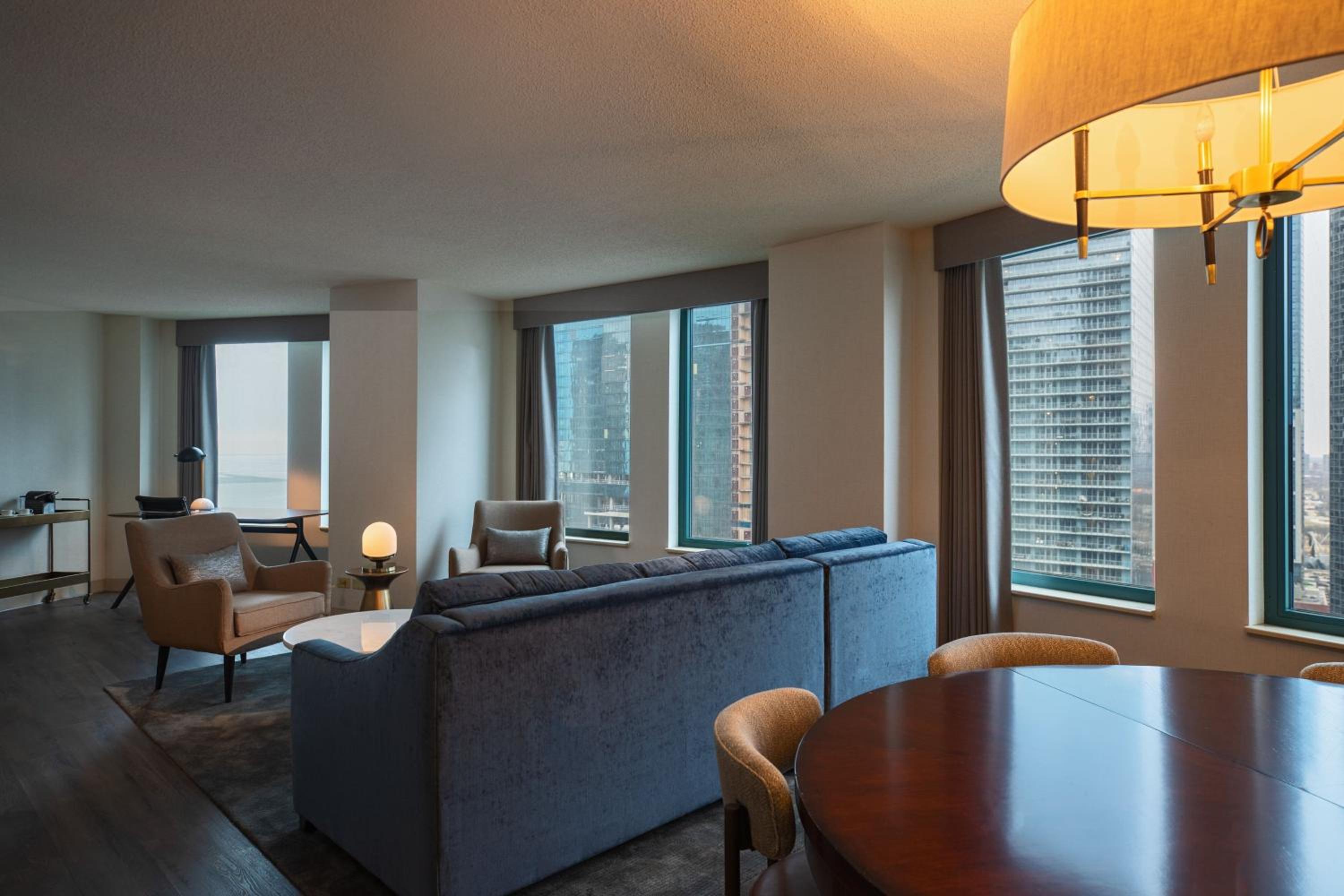 Illinois Suite, King Room - Photo 1