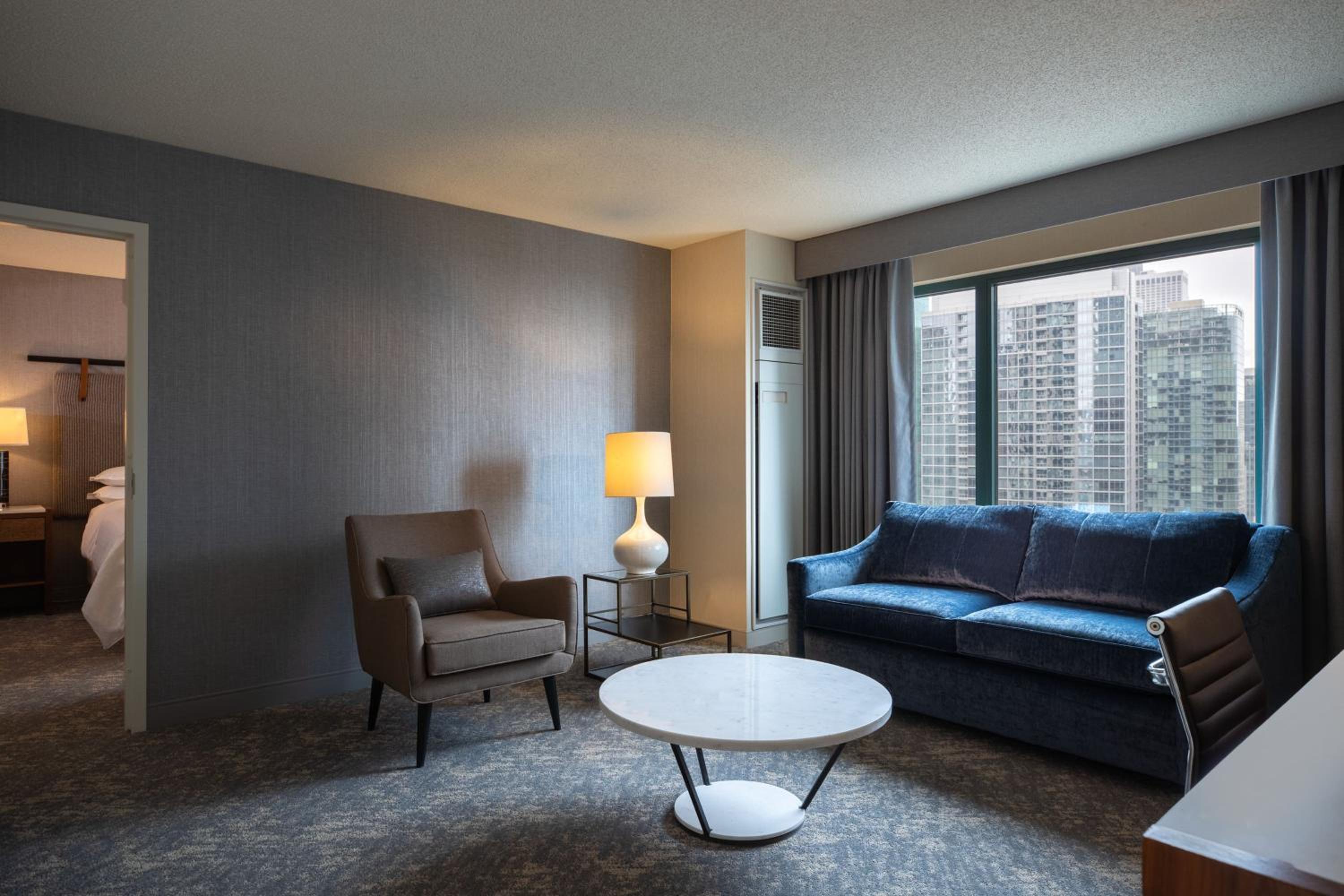 Junior King Suite with Sofa Bed and City View - Photo 1