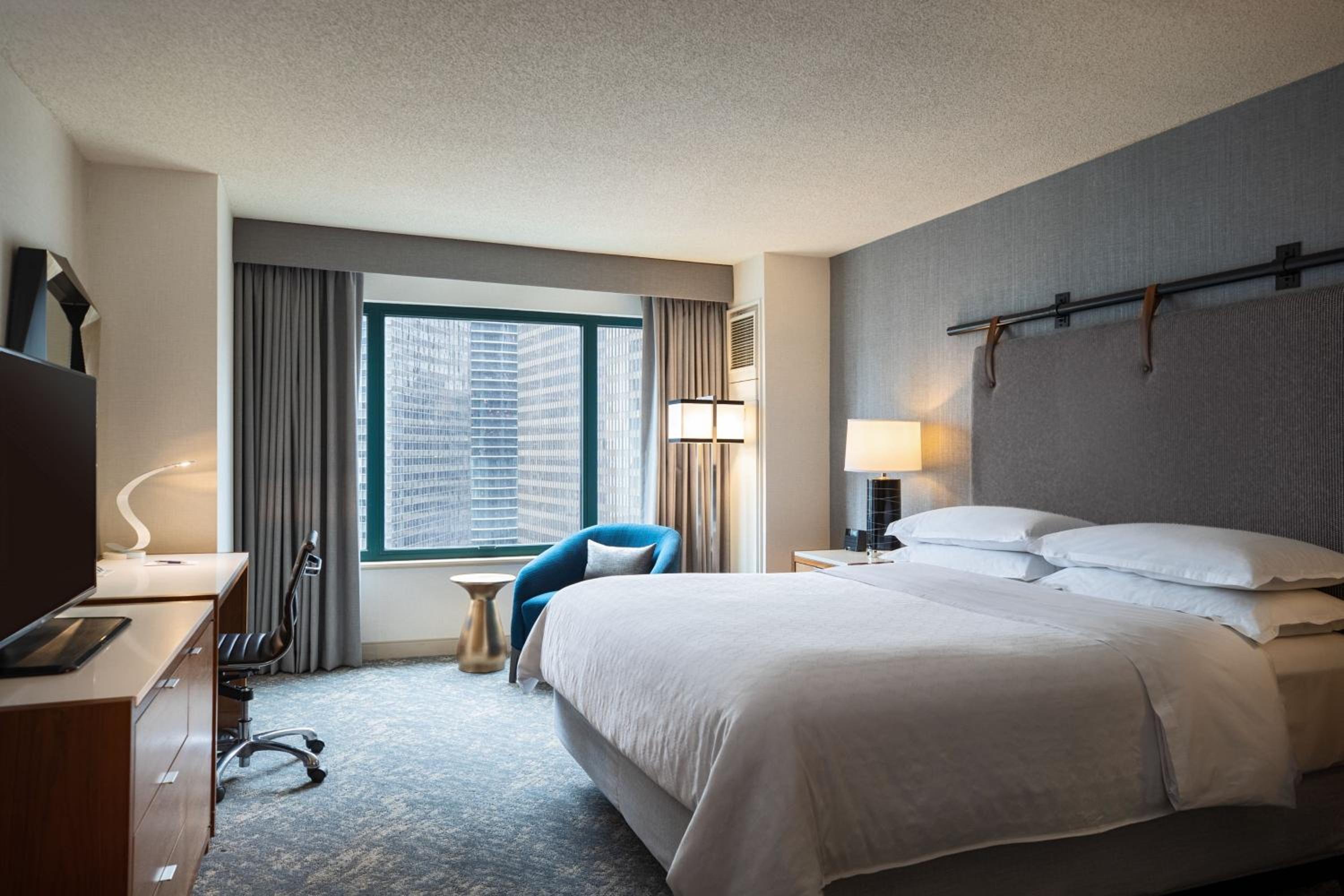 Deluxe King Room with River View - Photo 14