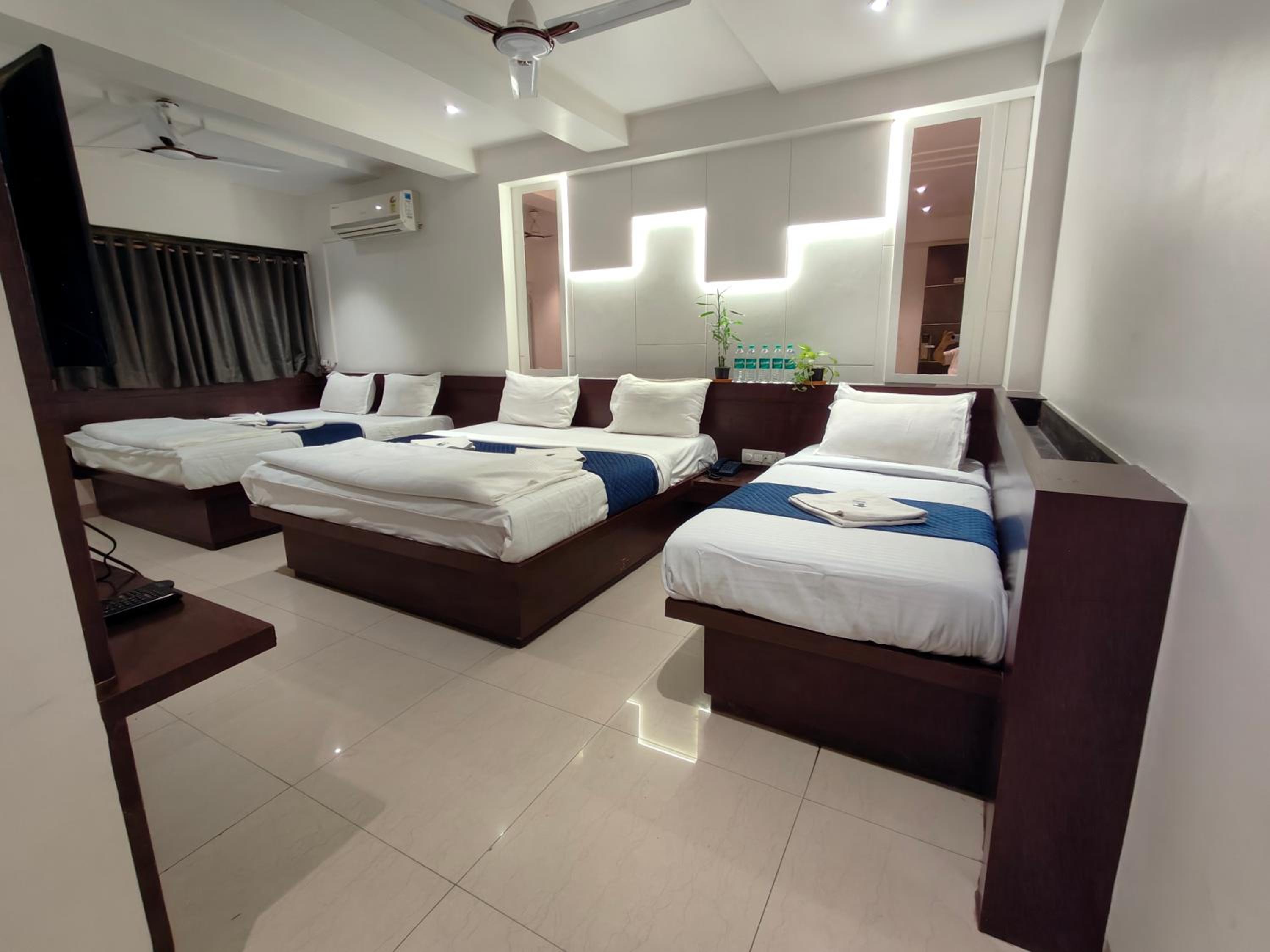 5 BED NON A/C ROOM & 2 BATHROOM - Photo 11