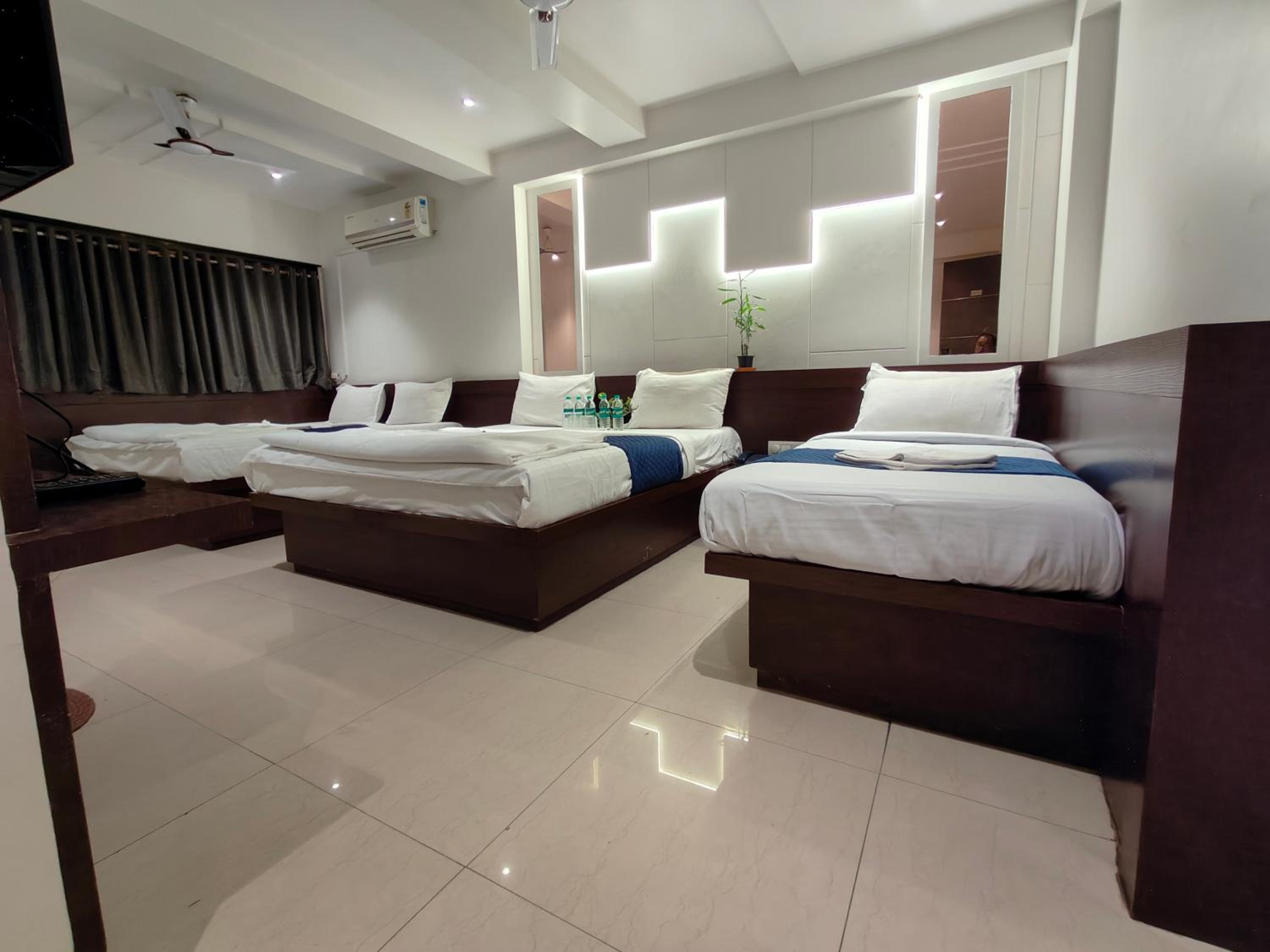  5 Bed AC Room & Two Bathrooms - Photo 10