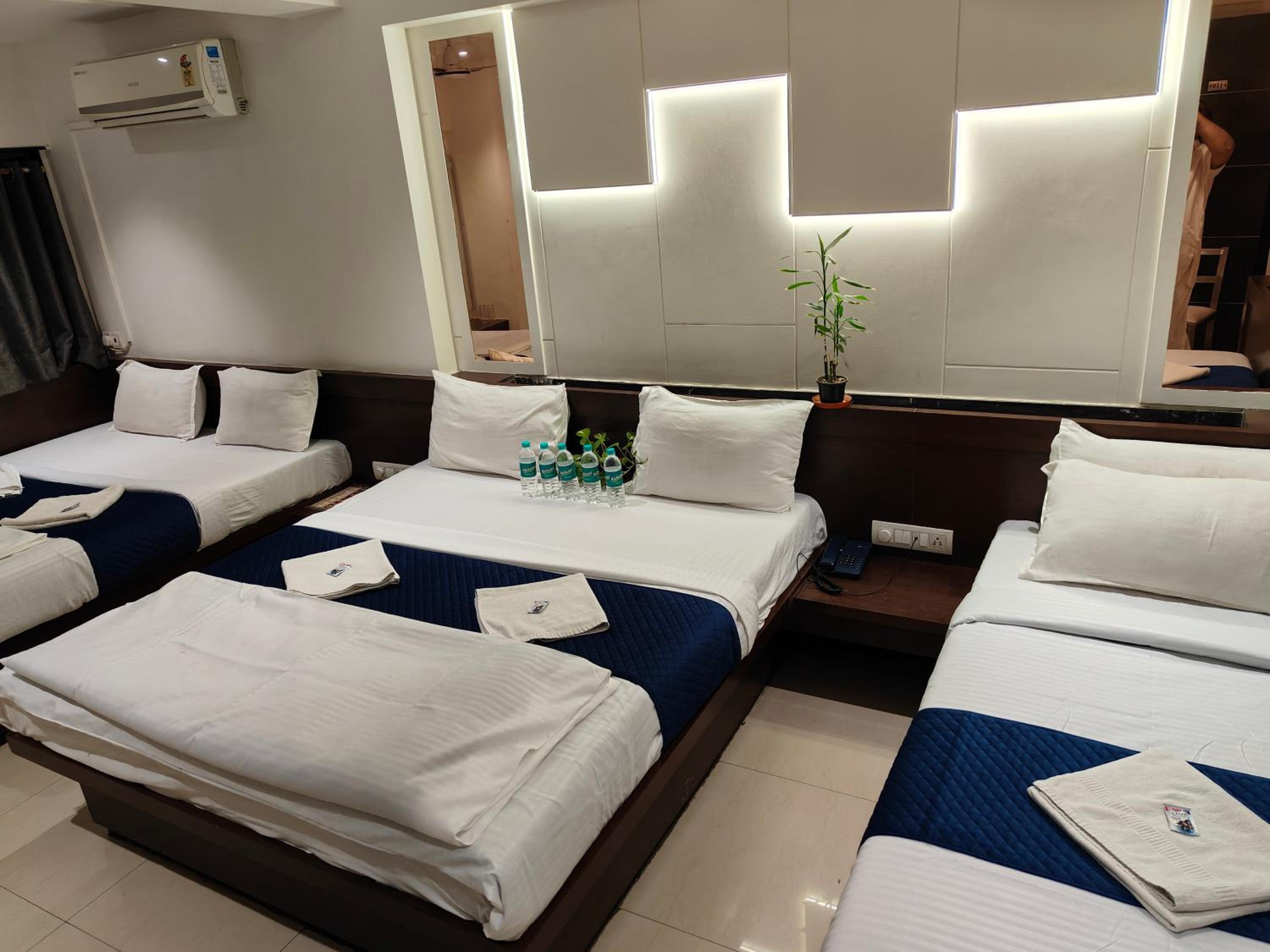 5 BED NON A/C ROOM & 2 BATHROOM - Photo 4