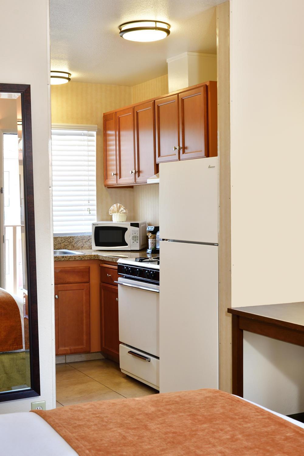 King Room with Kitchen - Non-Smoking photo 3