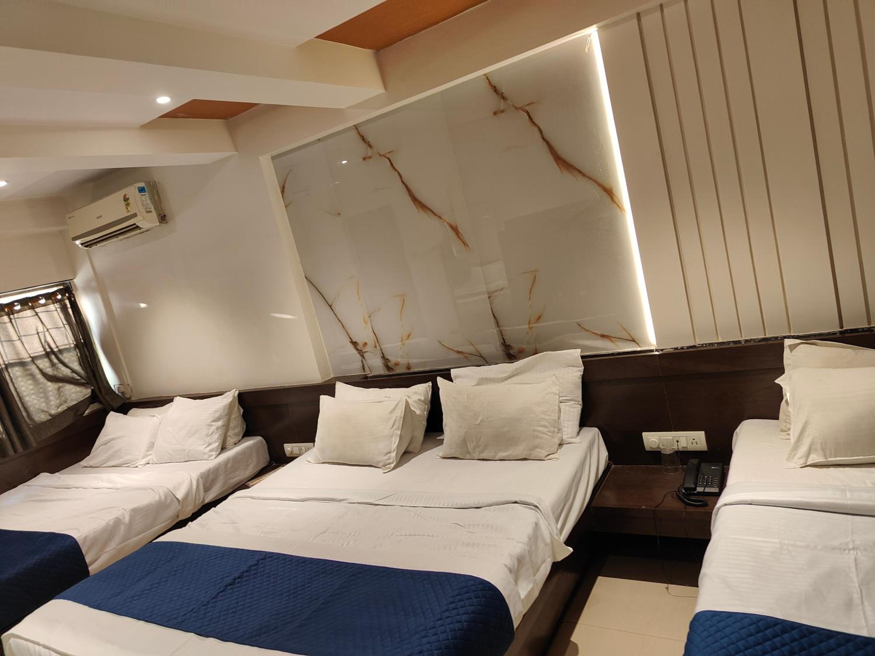 5 BED NON A/C ROOM & 2 BATHROOM - Photo 8