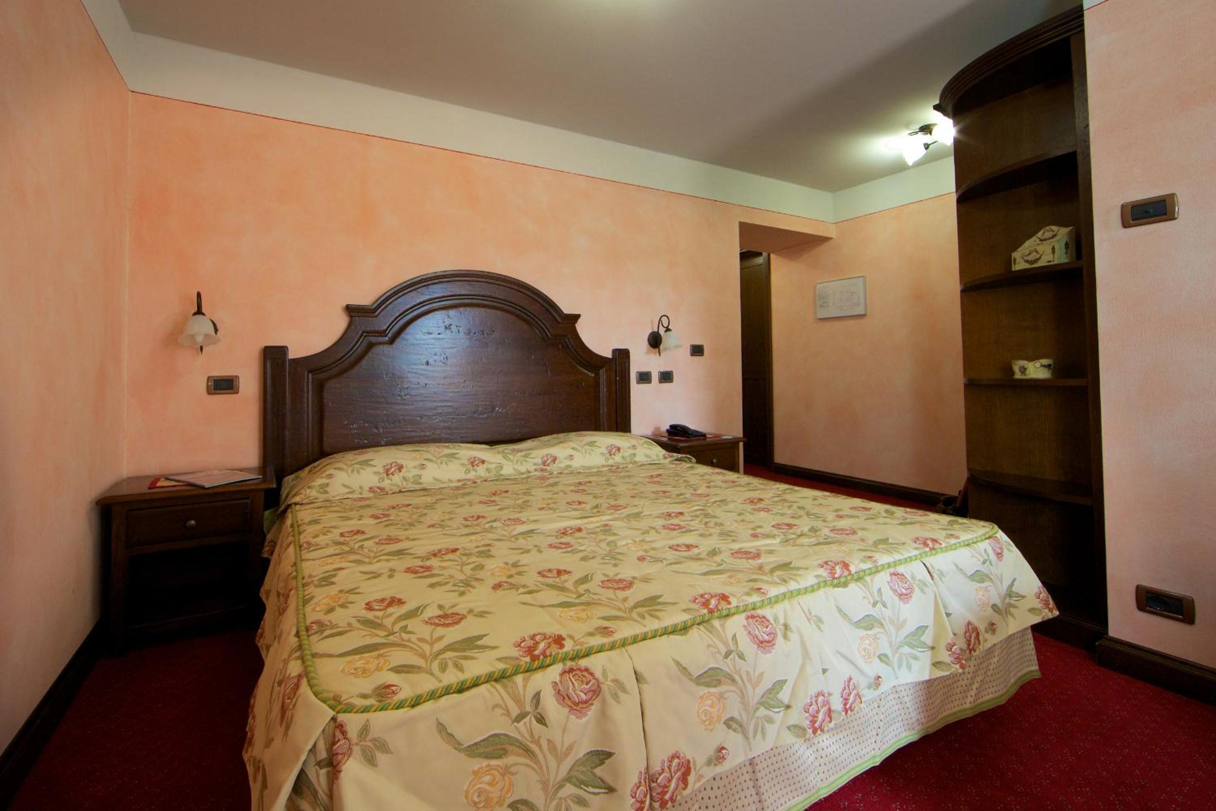 Double or Twin Room - Photo 9