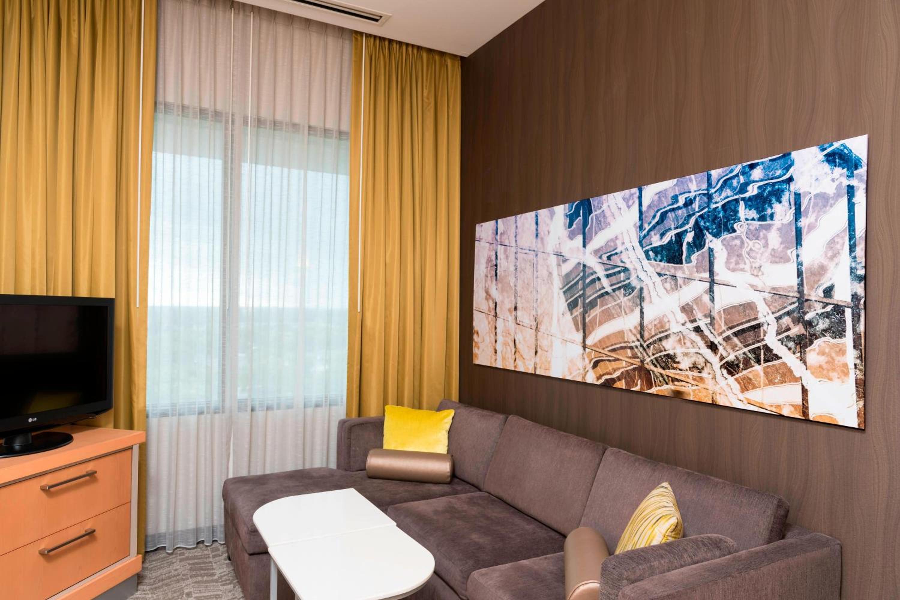 Deluxe King Room with Sofa Bed photo 1