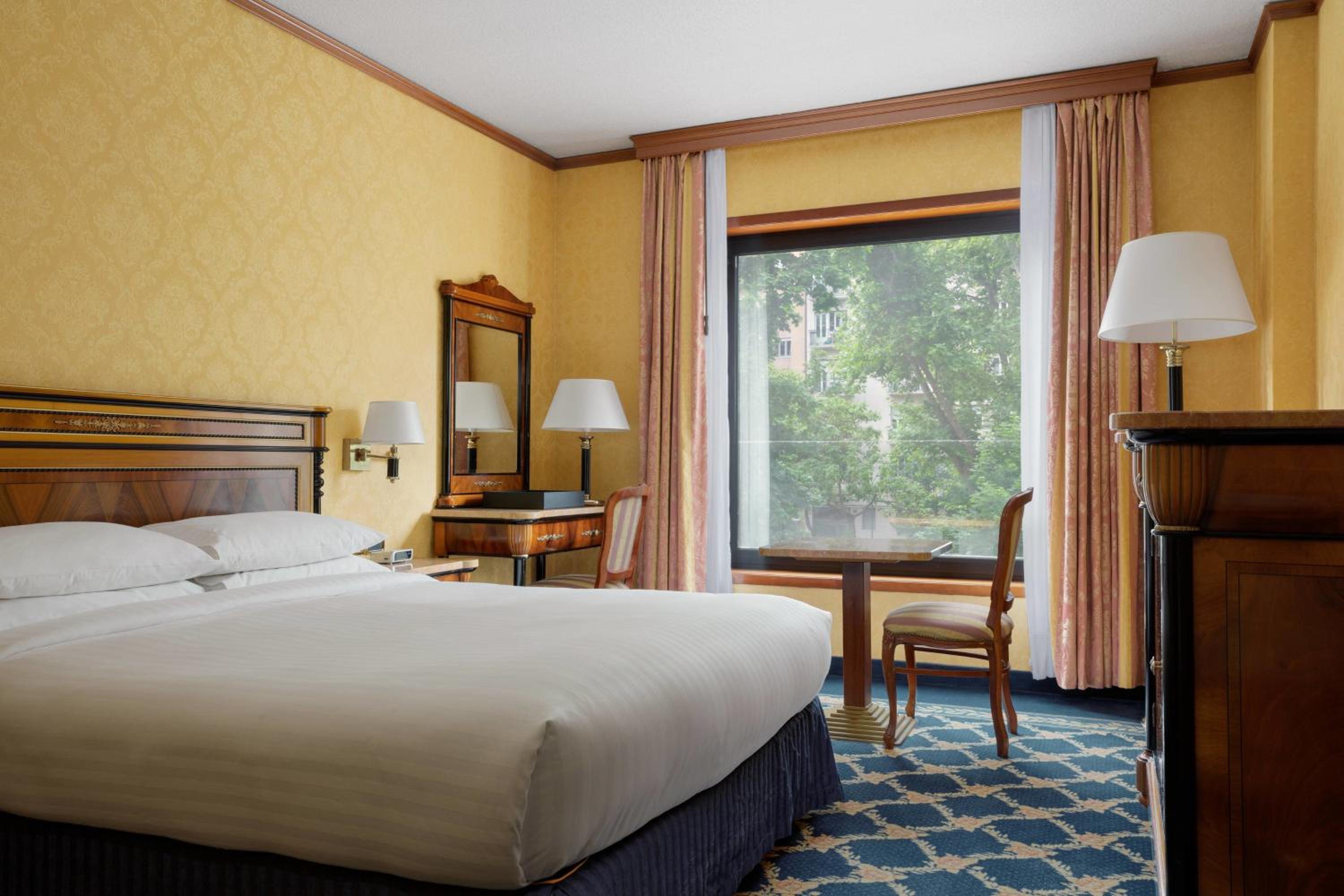 Superior King Room