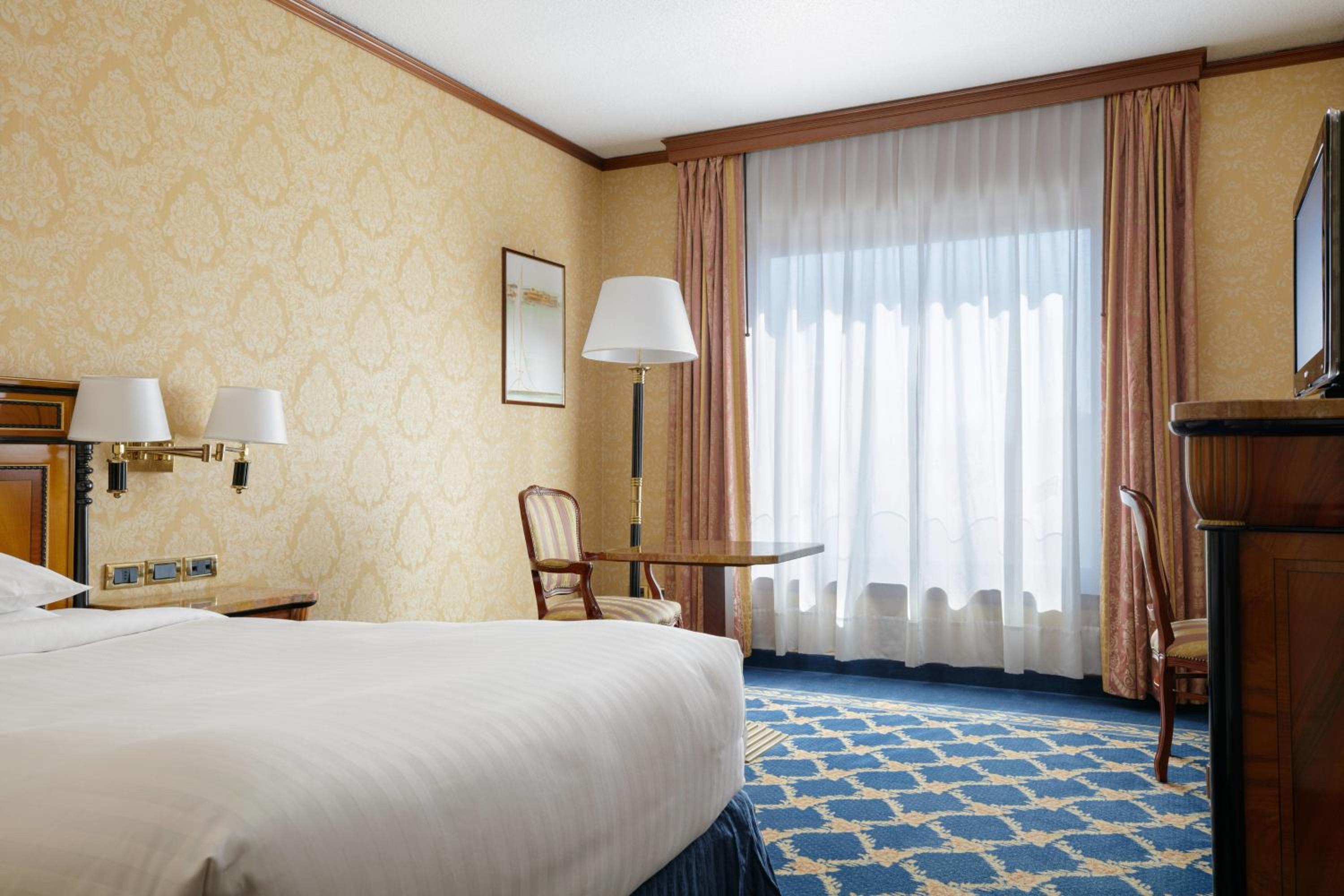 Deluxe King Room