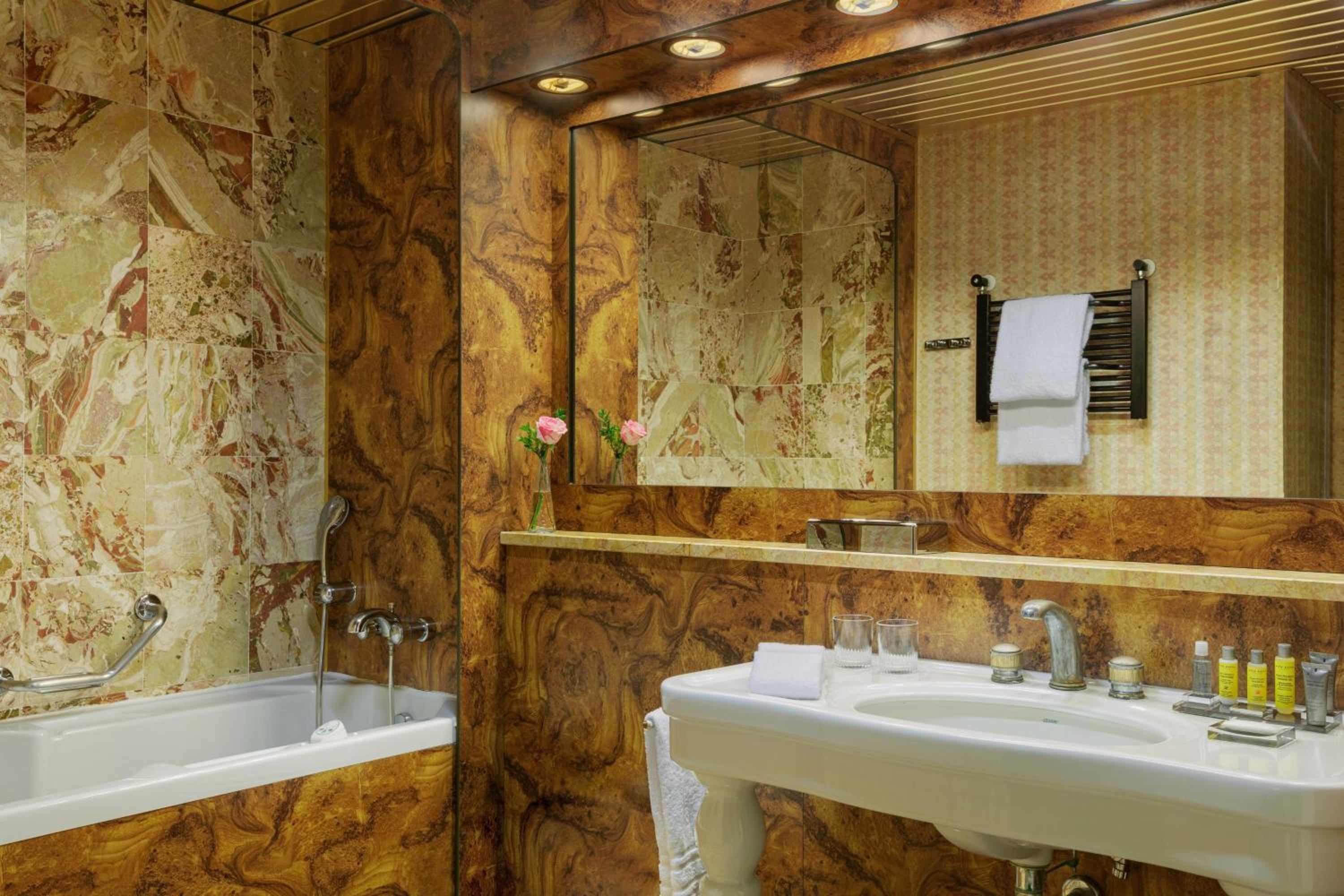 Junior Suite thumbnail 5