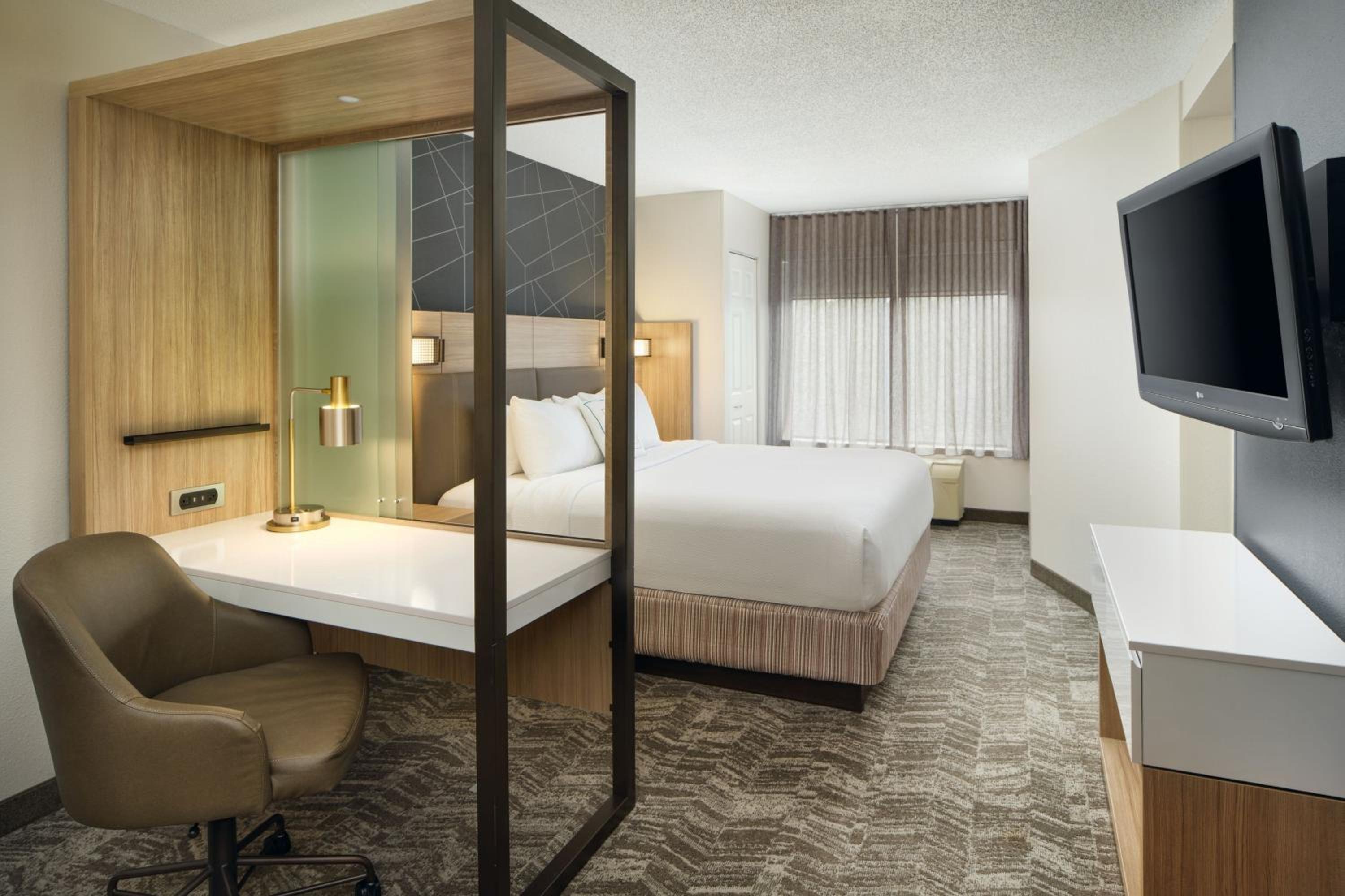 Studio, Executive Suite, 1 King (Hearing Accessible) photo 2