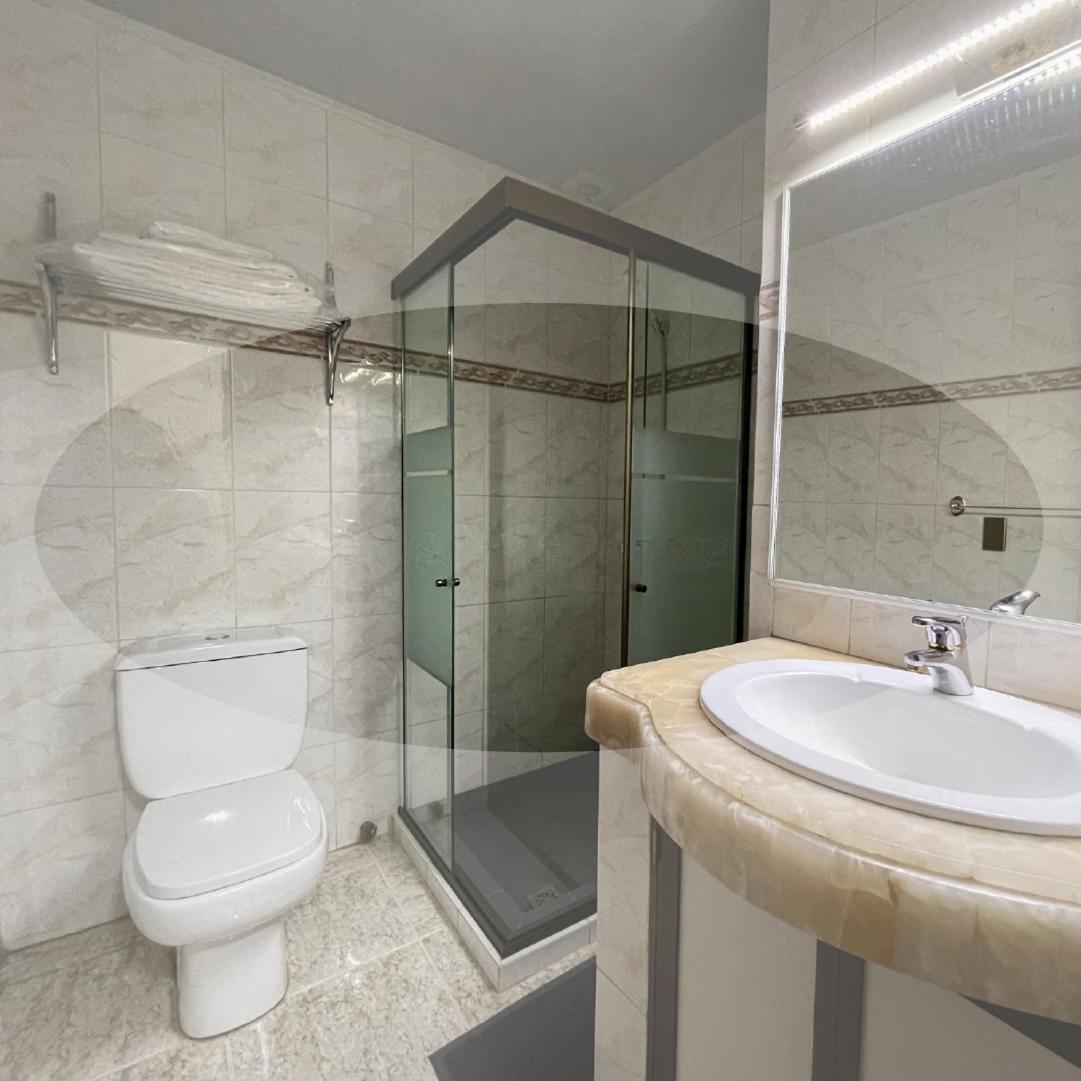 Quadruple Room with Private Bathroom photo 3