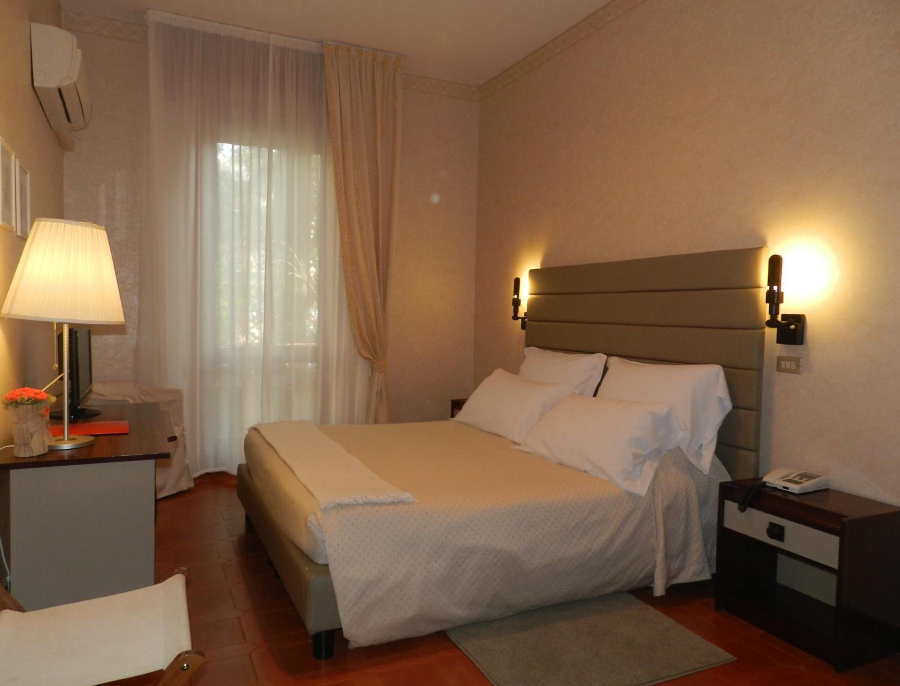 Double or Twin Room photo 1