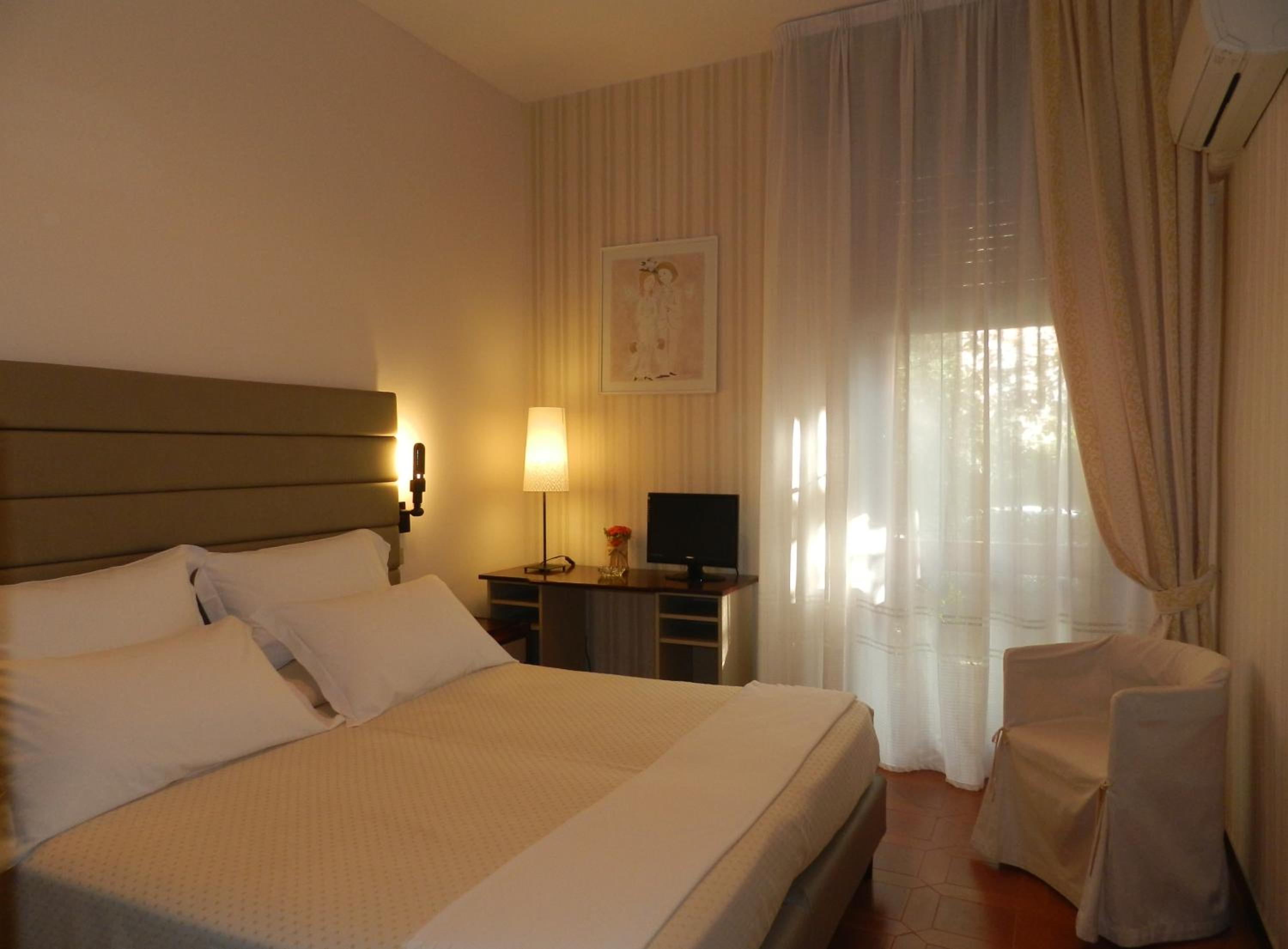 Double or Twin Room photo 2