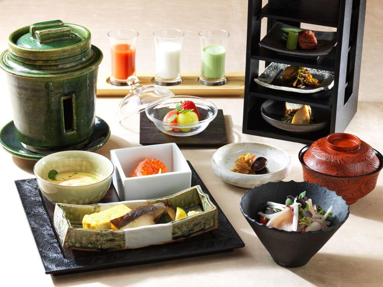 Suite with Onsen Open Air Bath-Lake View-East Wing - Non-Smoking- Premium French Dinner & Japanese Breakfast - Photo 4