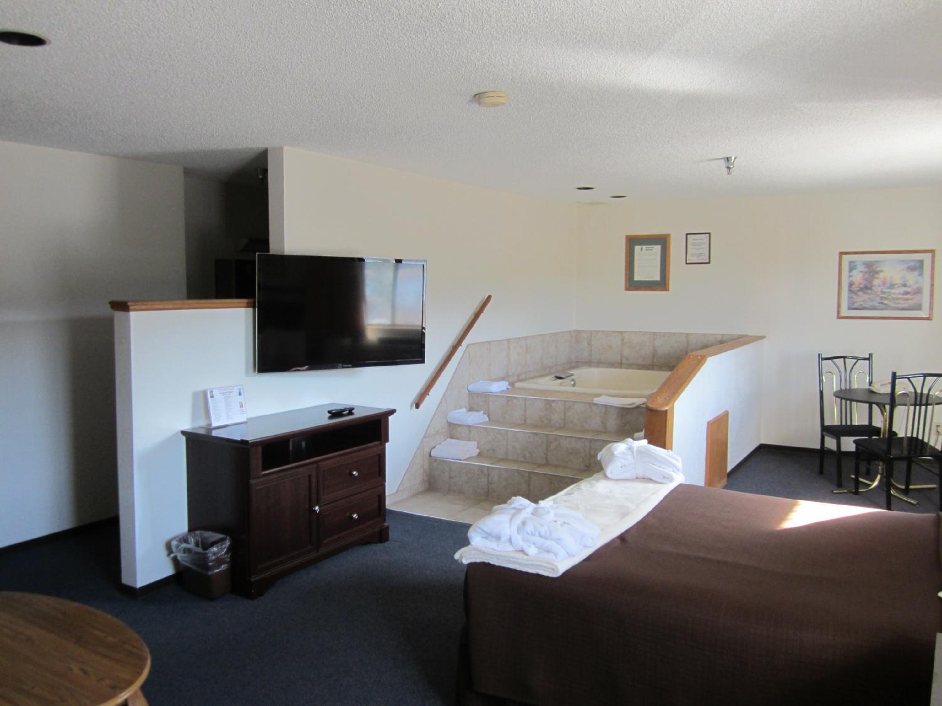 King Suite - Non-Smoking photo 1