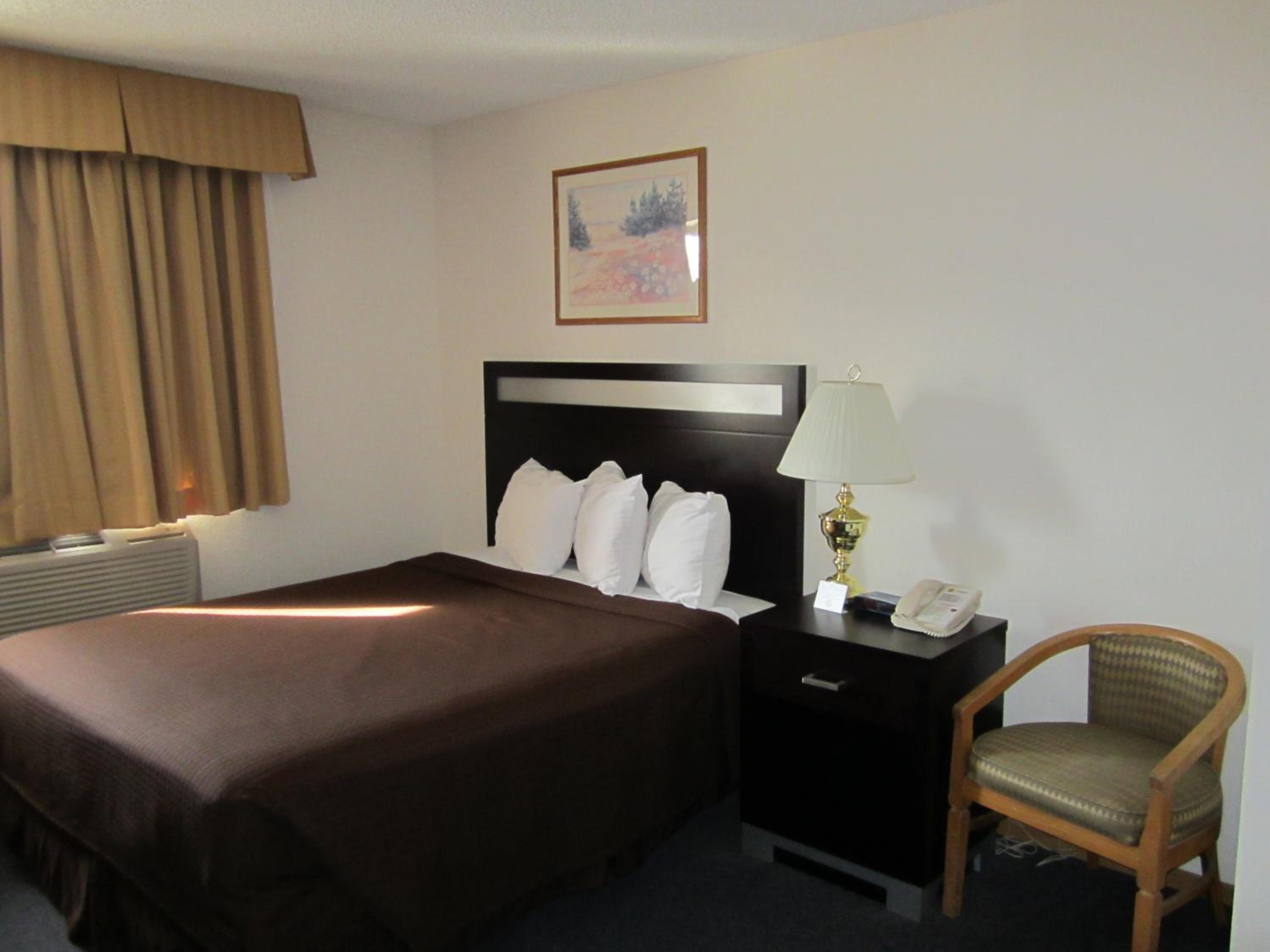 Queen Room - Non-Smoking photo 1