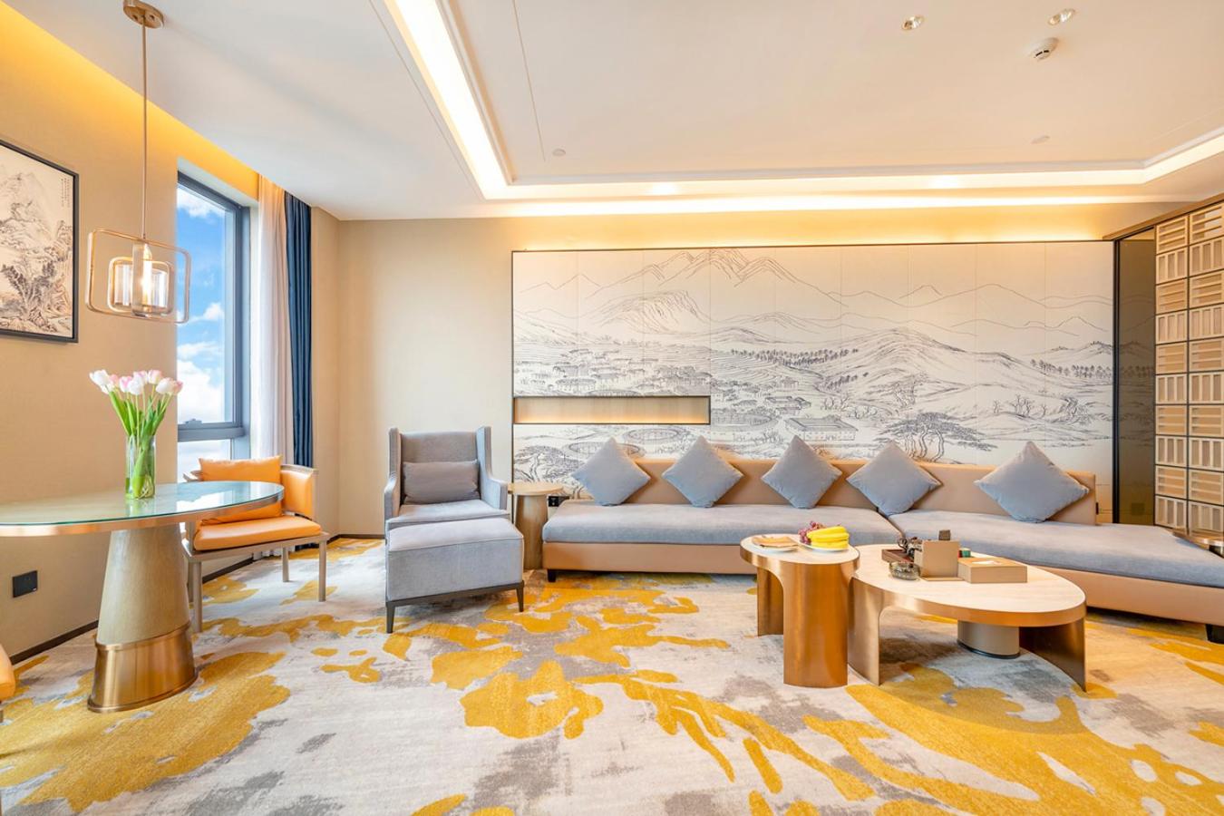 Business Suite photo 3