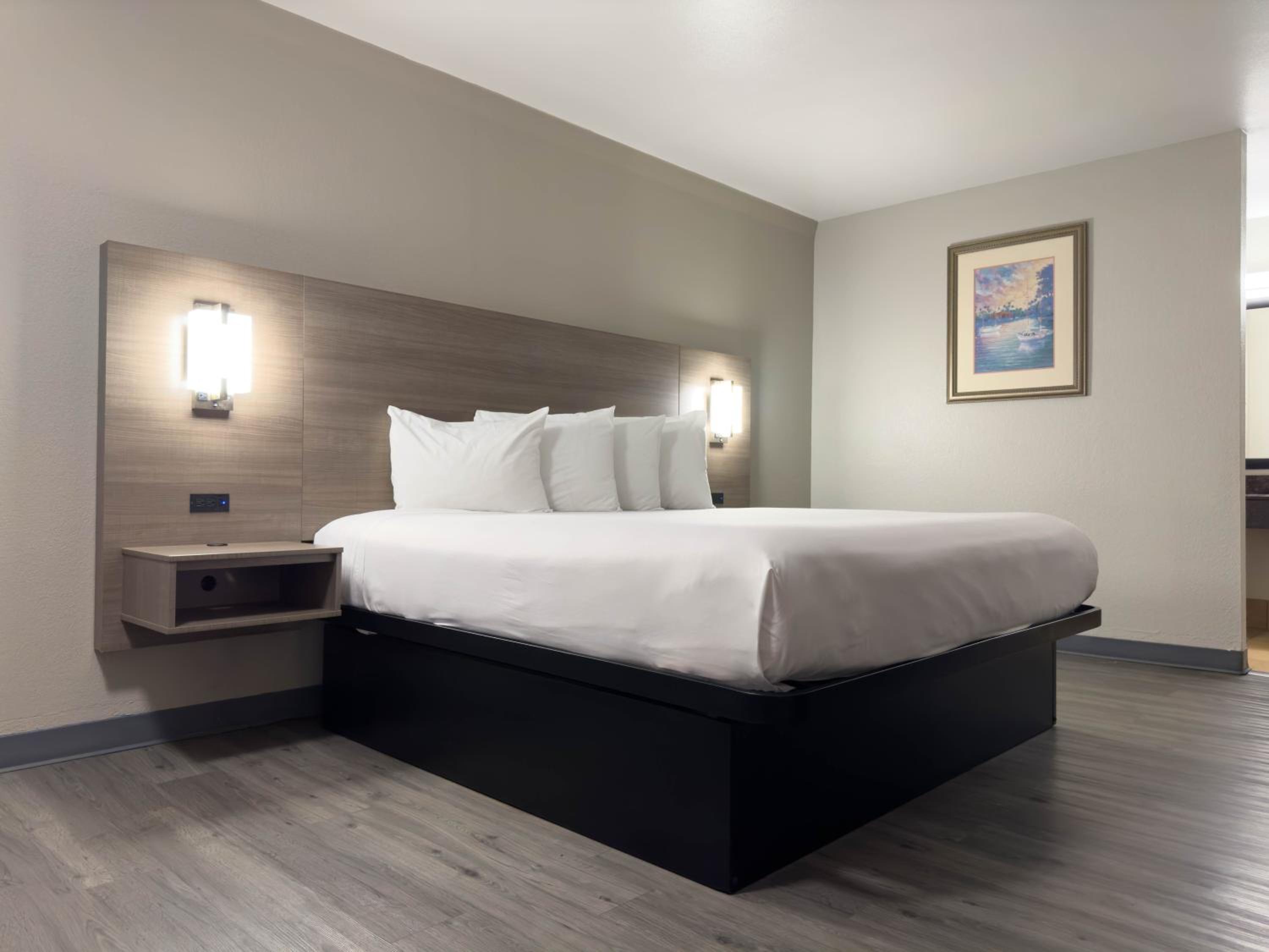 King Room - Non-Smoking - Photo 1