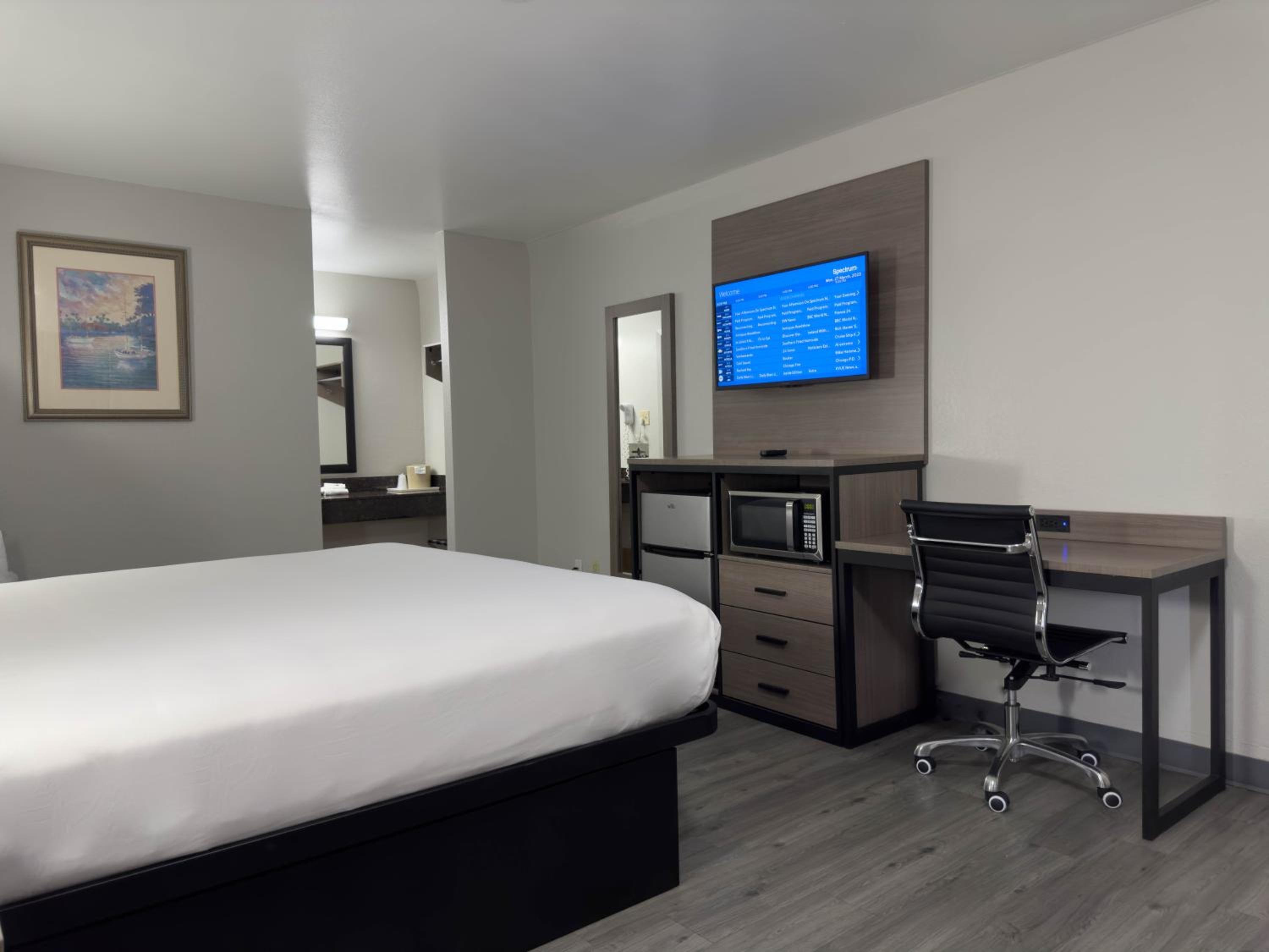 King Room - Non-Smoking - Photo 3