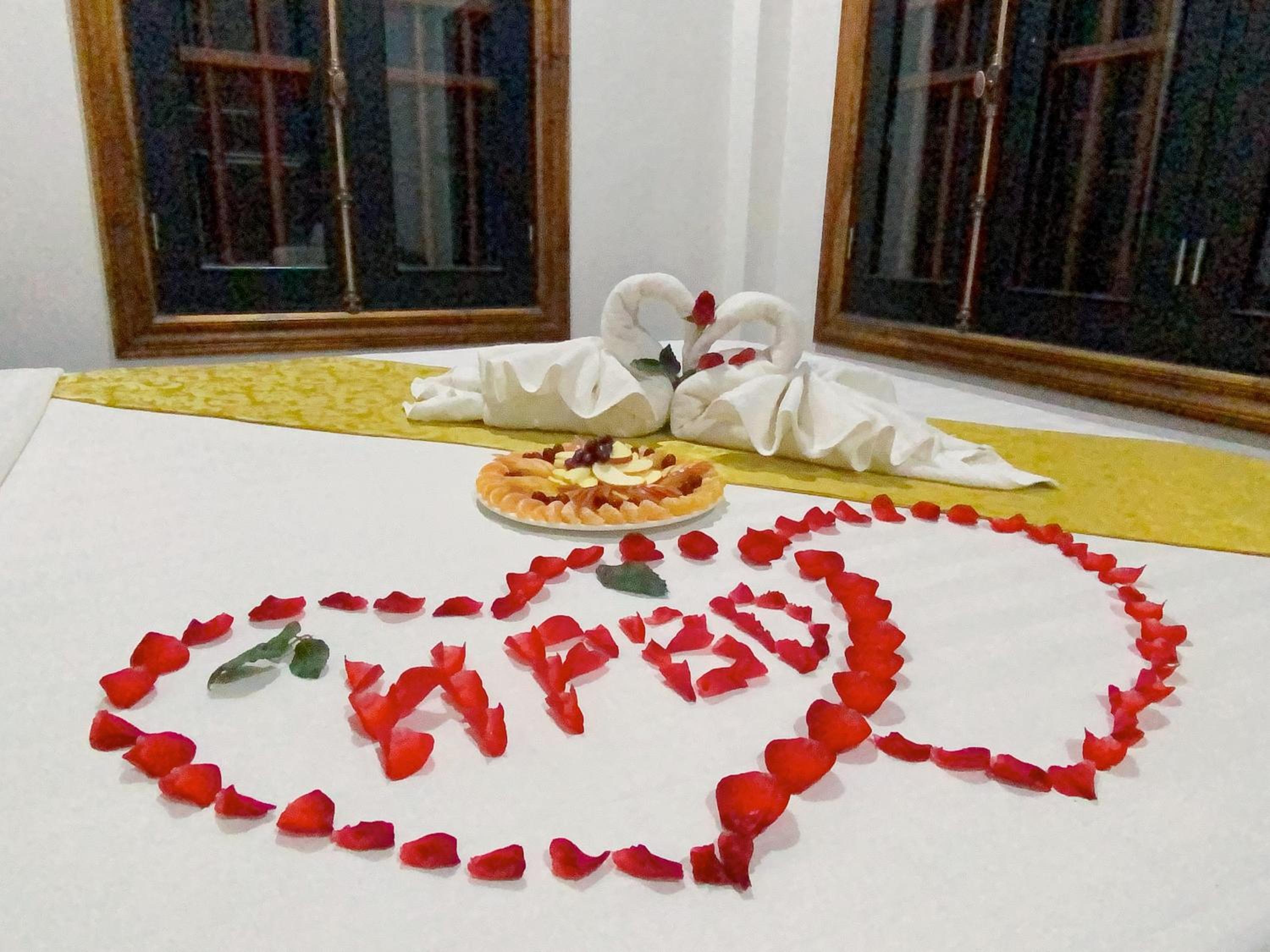 Deluxe Double Room with Balcony - Photo 8