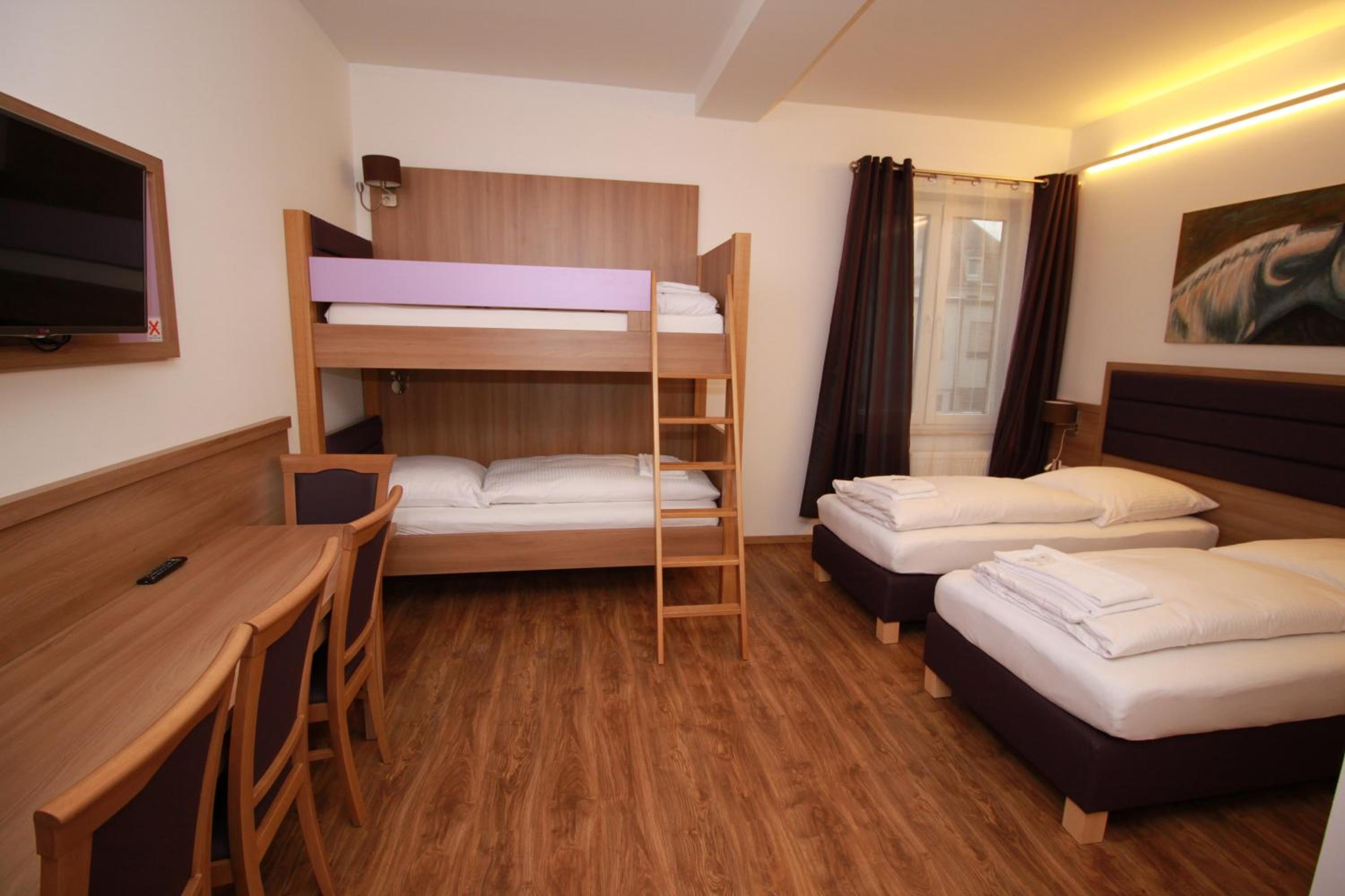 Deluxe Quadruple Room photo 2