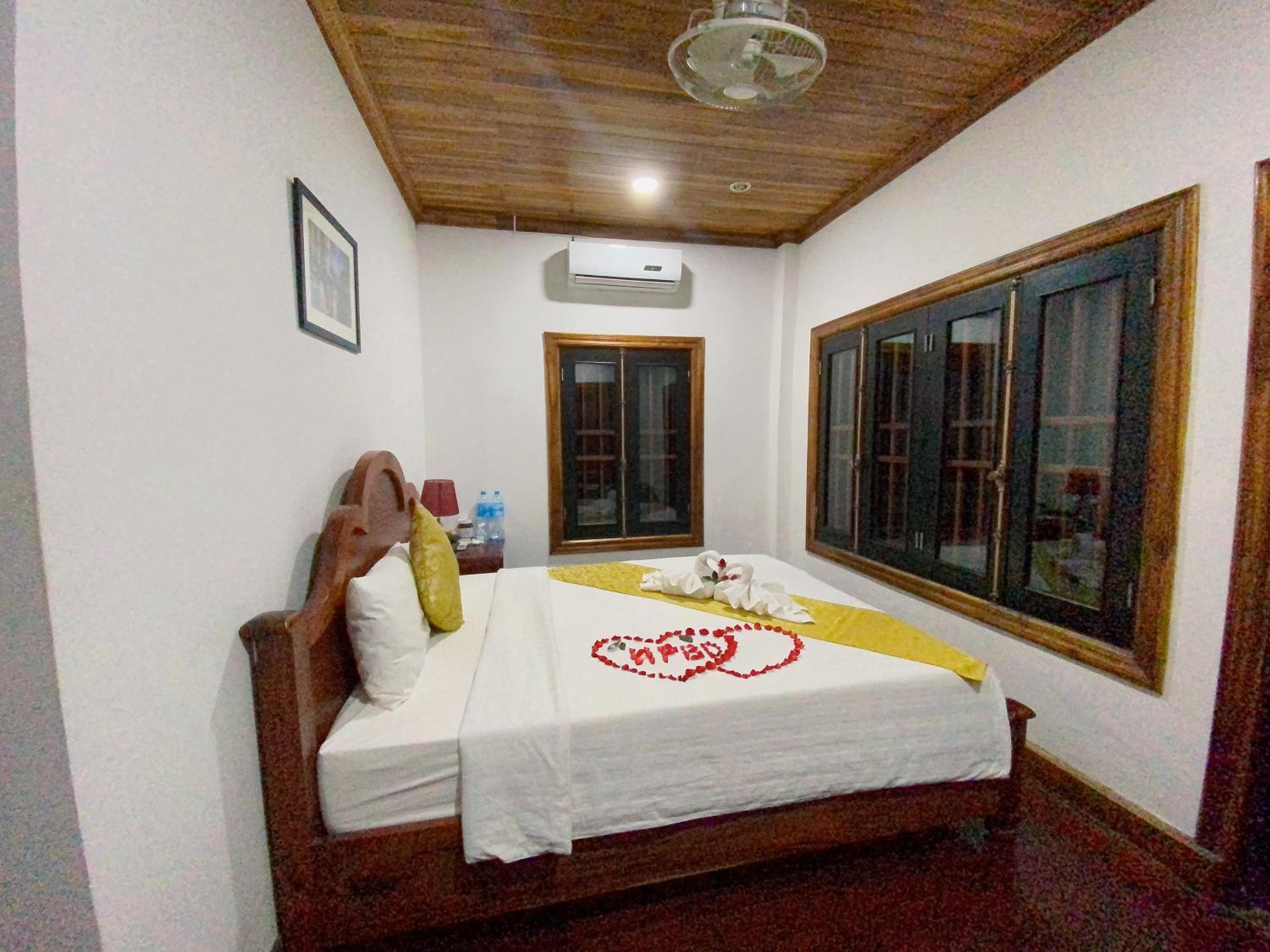 Deluxe Double Room with Balcony - Photo 4