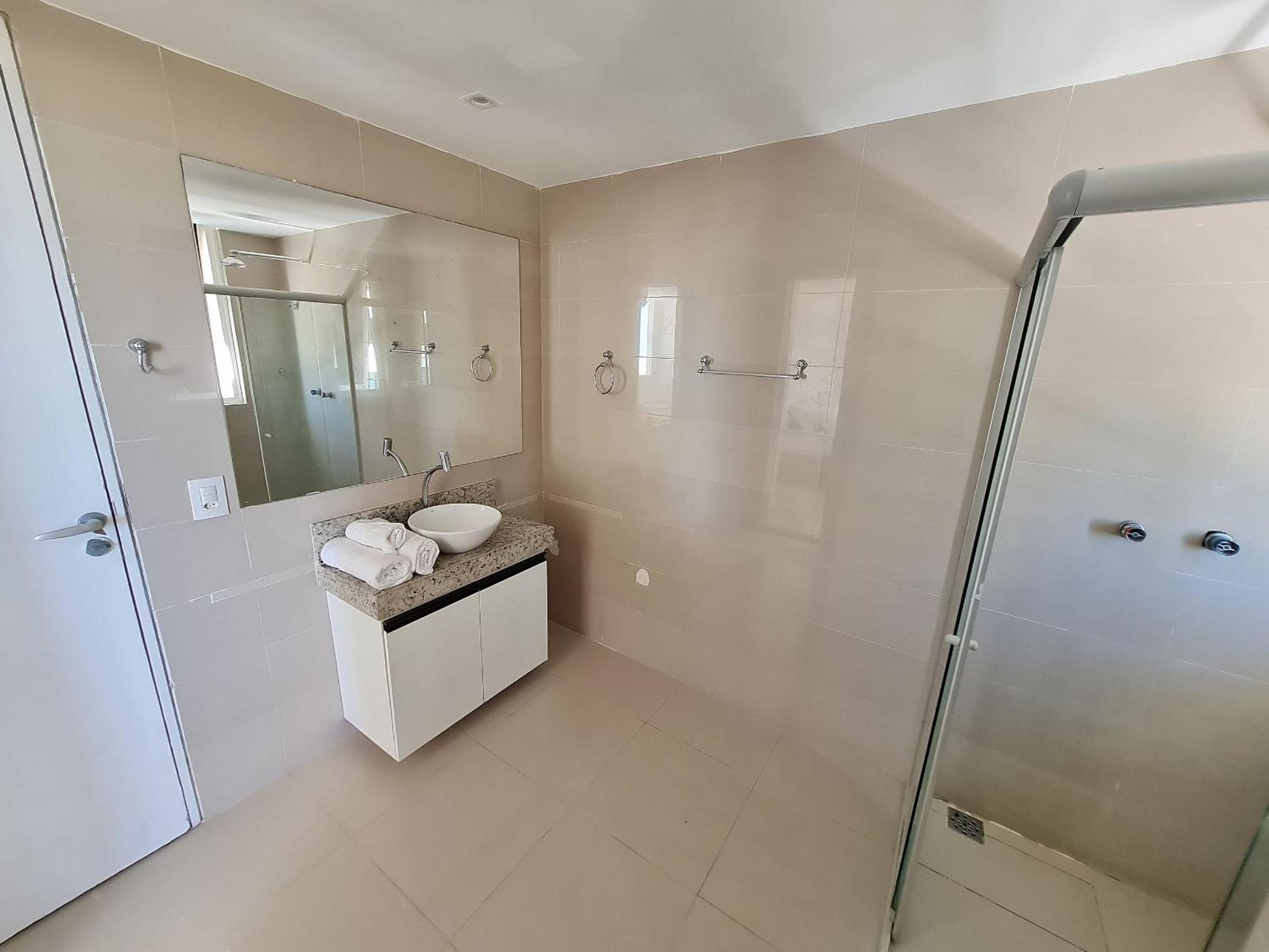 Deluxe Queen Room - Photo 6
