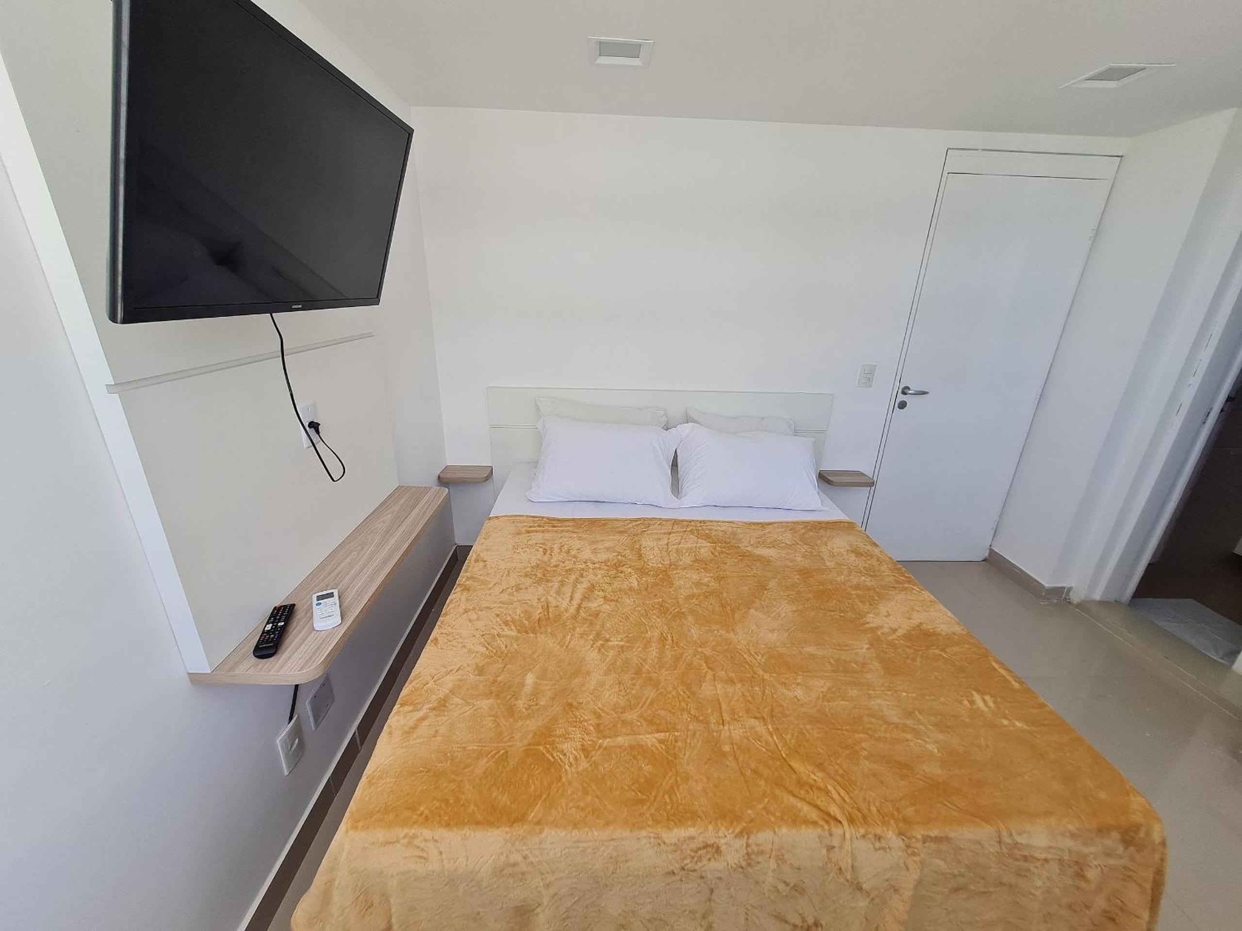 Deluxe Queen Room - Photo 15