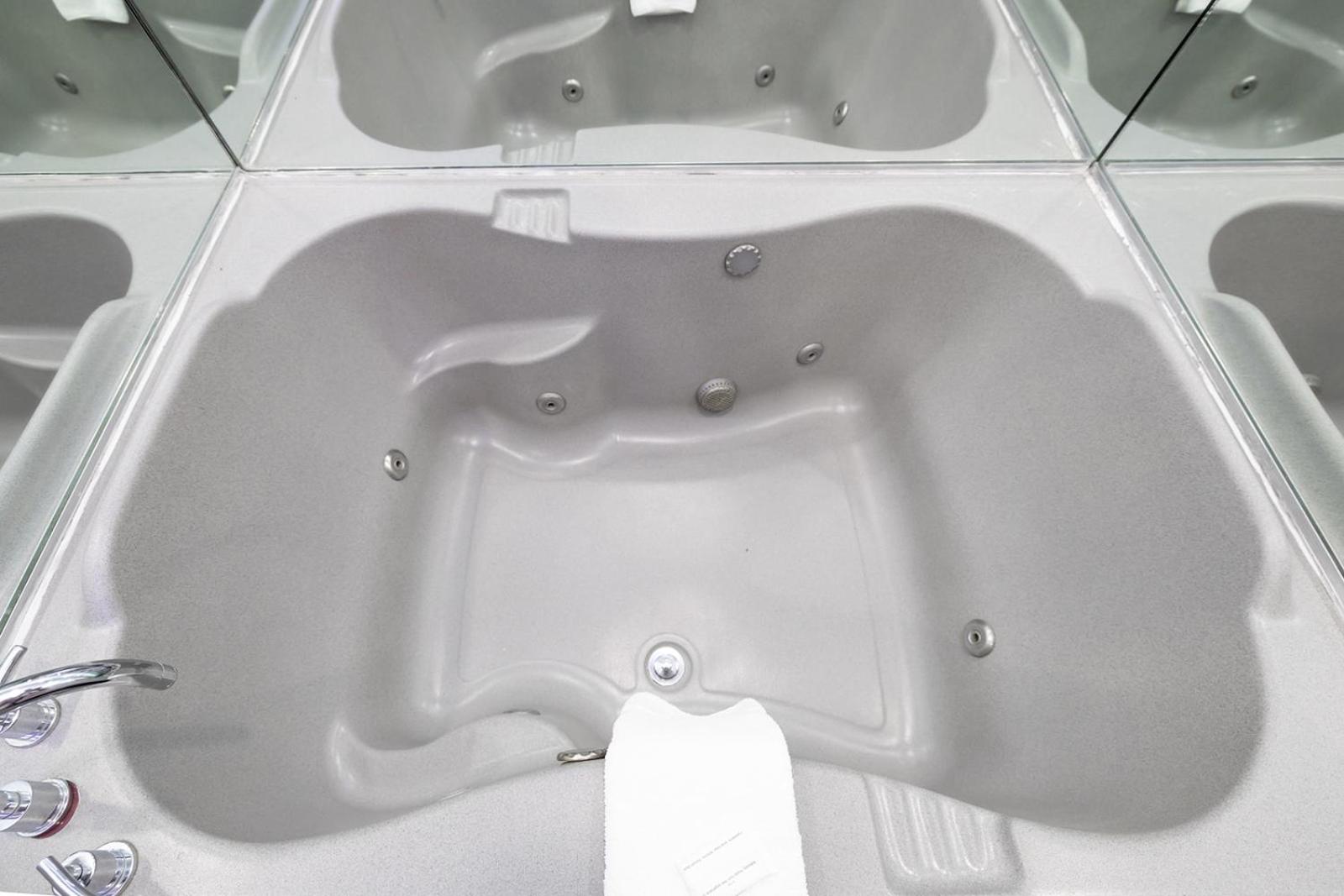 King Room with Spa Bath - Photo 13