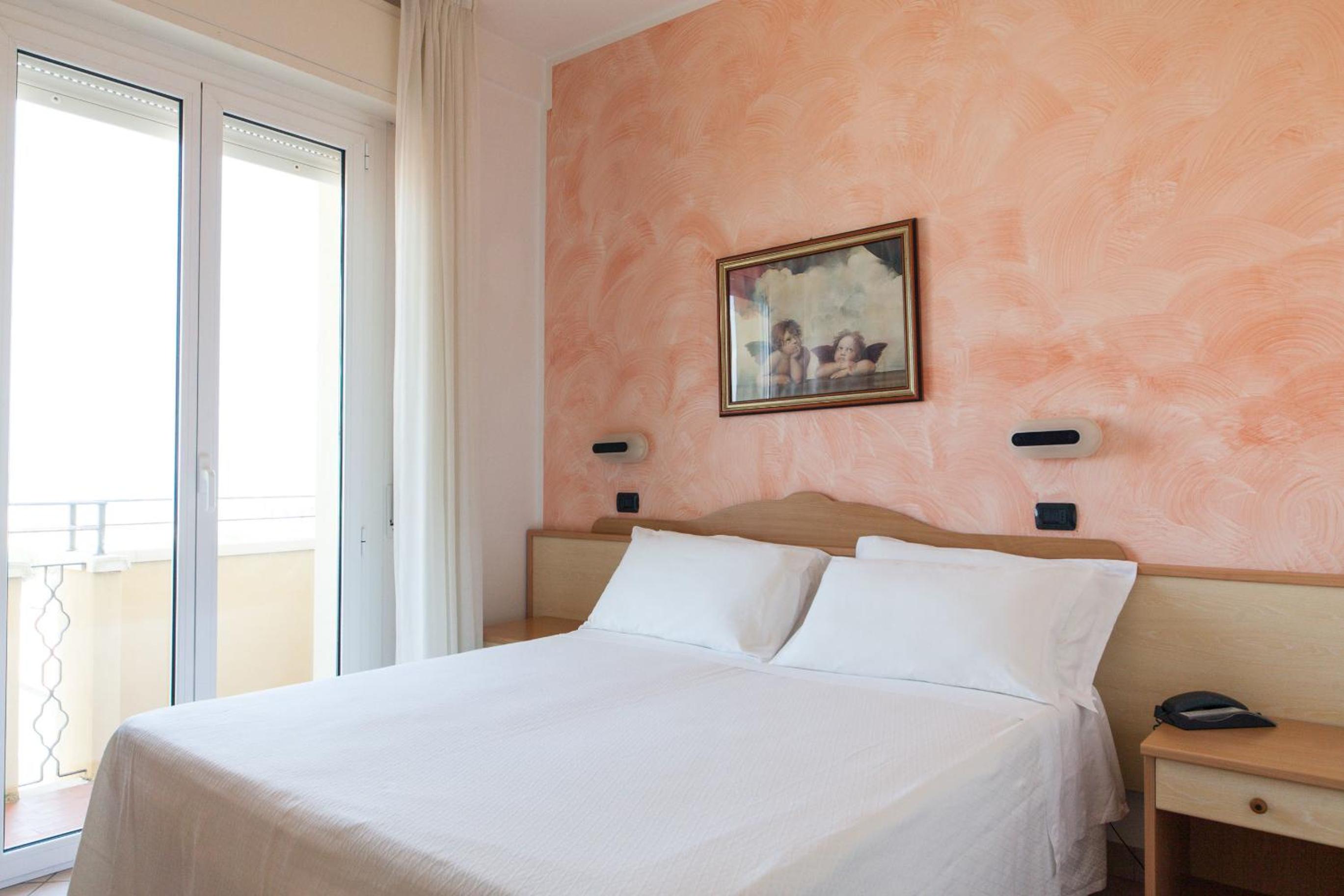 Double Room with Lateral Sea View