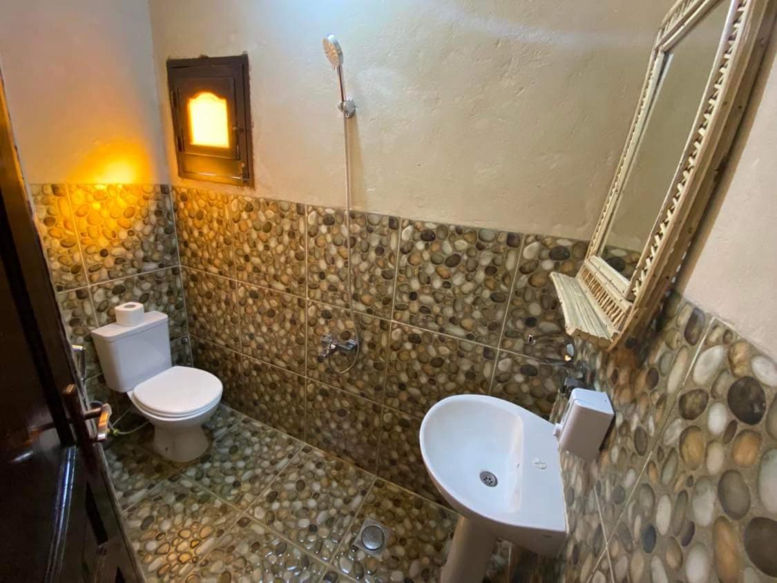 Standard Twin Room - Photo 4