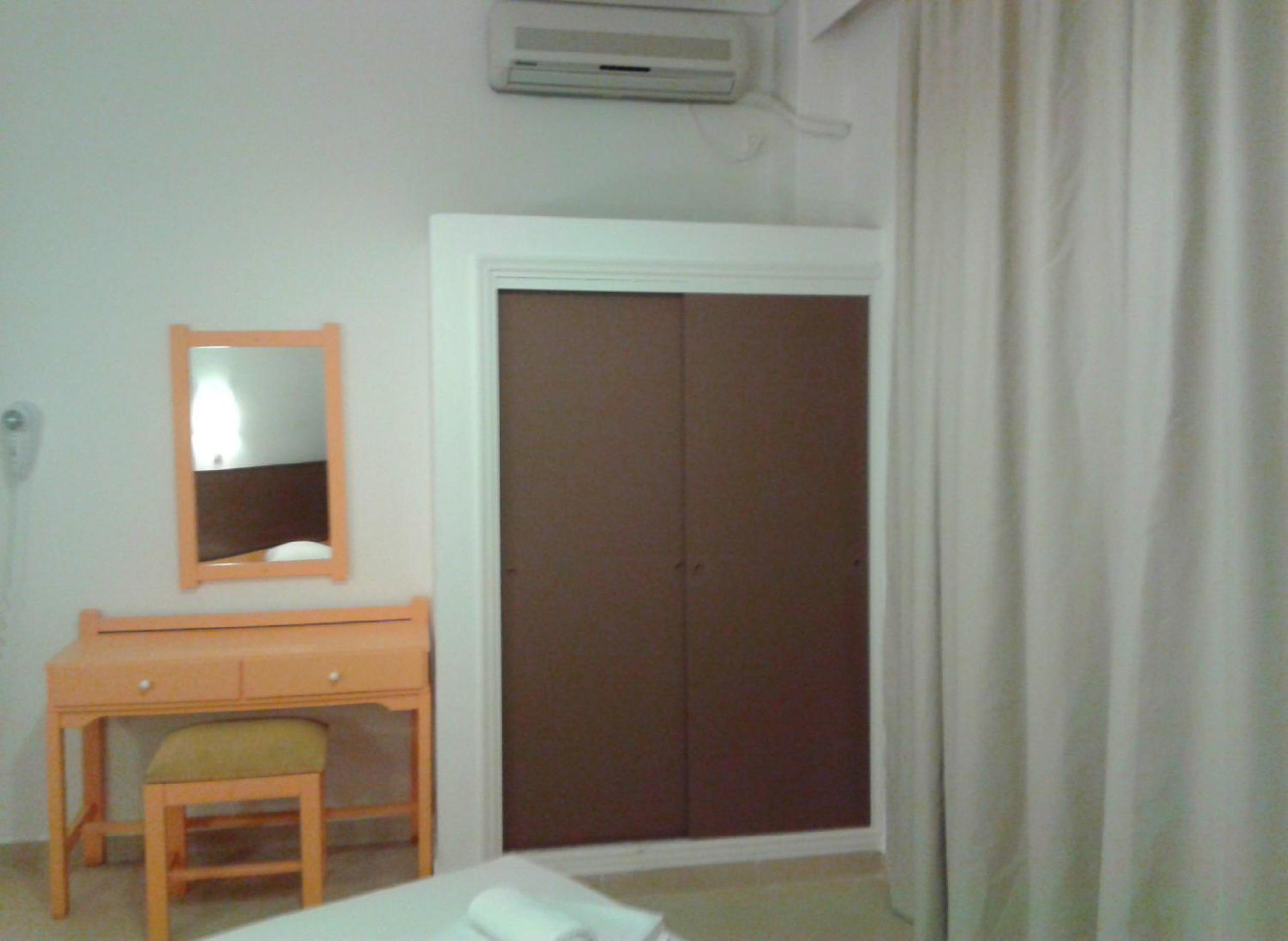 One-Bedroom Apartment (2 - 3 Adults) photo 2