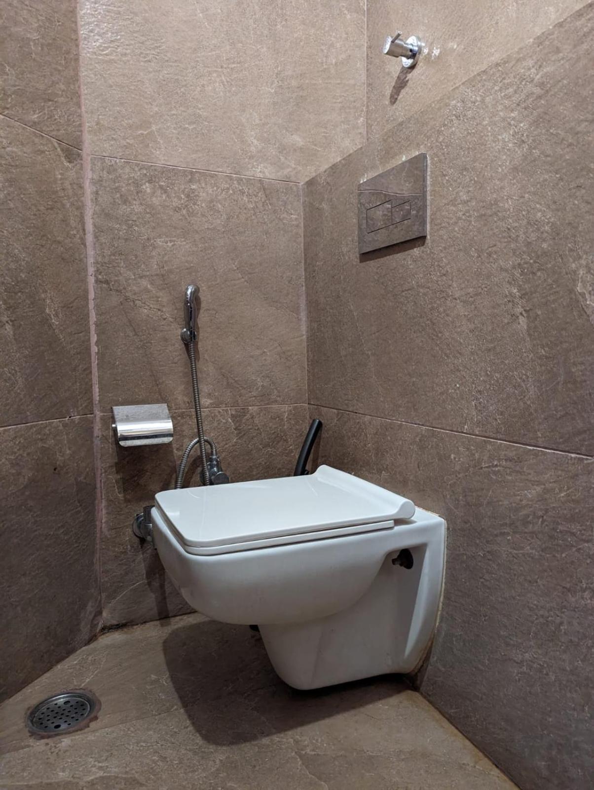 Deluxe King Room - Photo 11