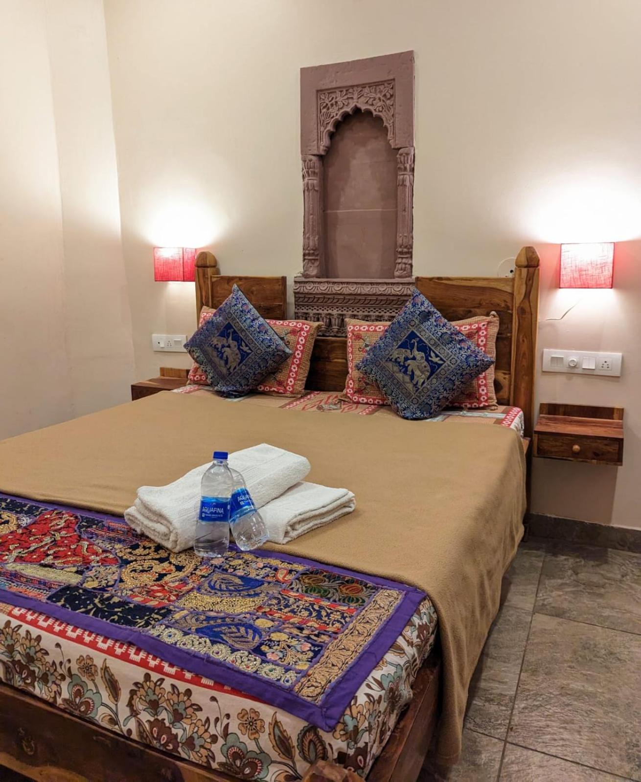 Deluxe King Room - Photo 4