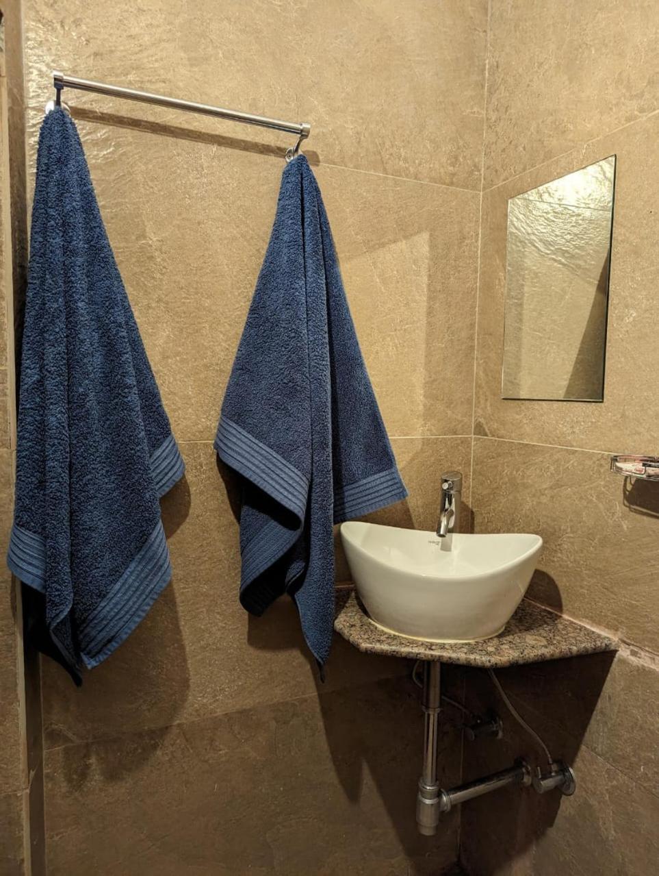 Deluxe Queen Room - Photo 7