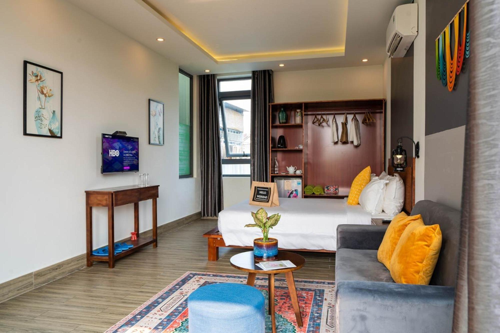Junior Suite with Pool View