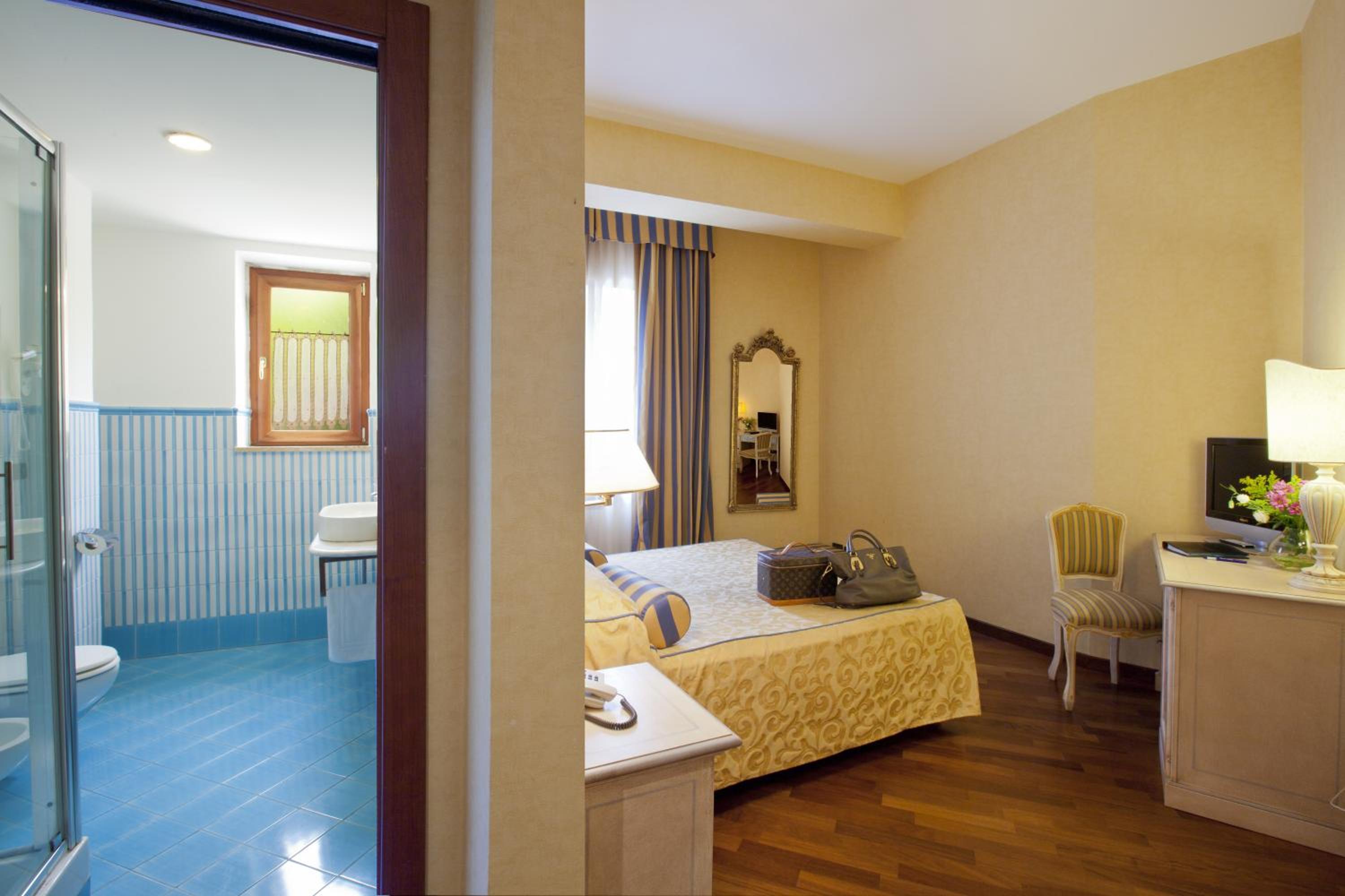 Double or Twin Room - Photo 2