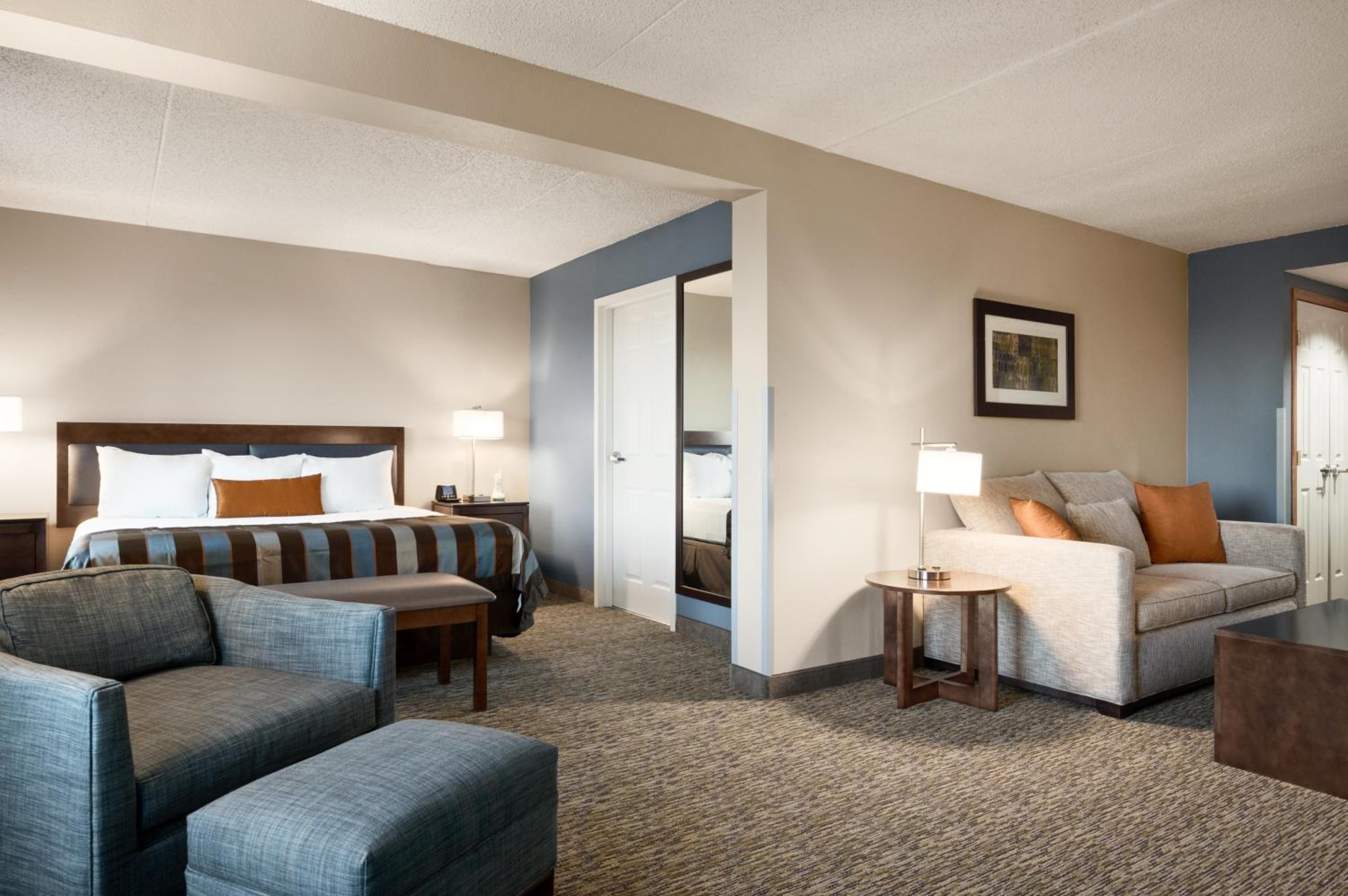 King Suite with Spa Bath - Non-Smoking - Photo 1