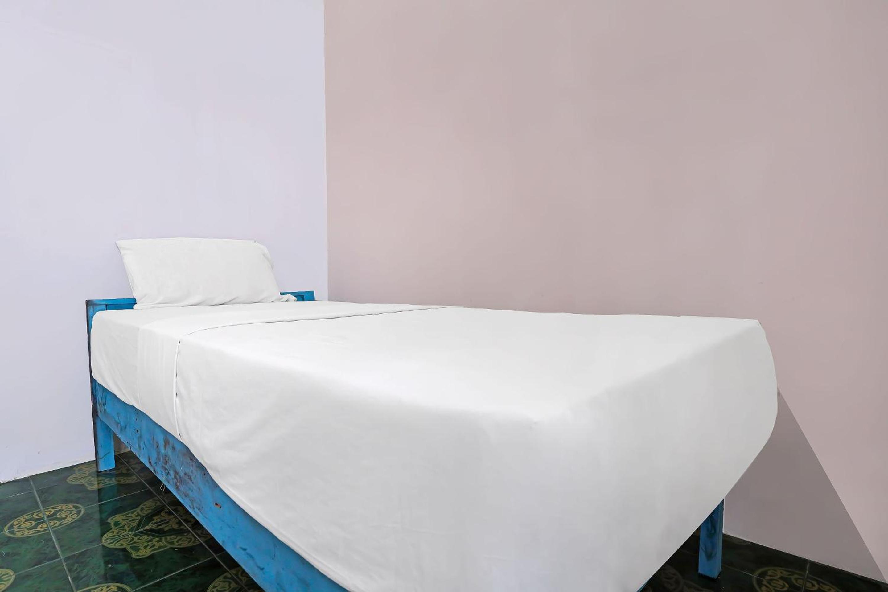 Small Single Room photo 1