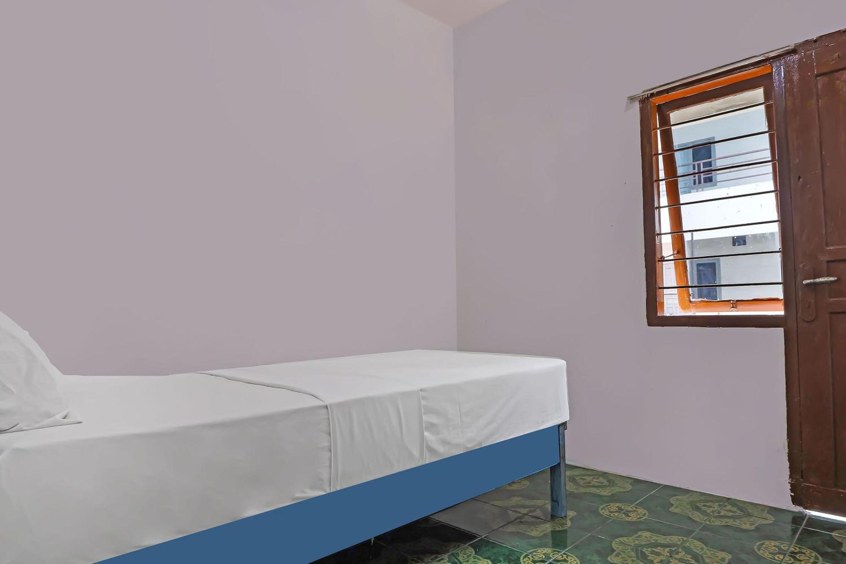 Small Single Room photo 2