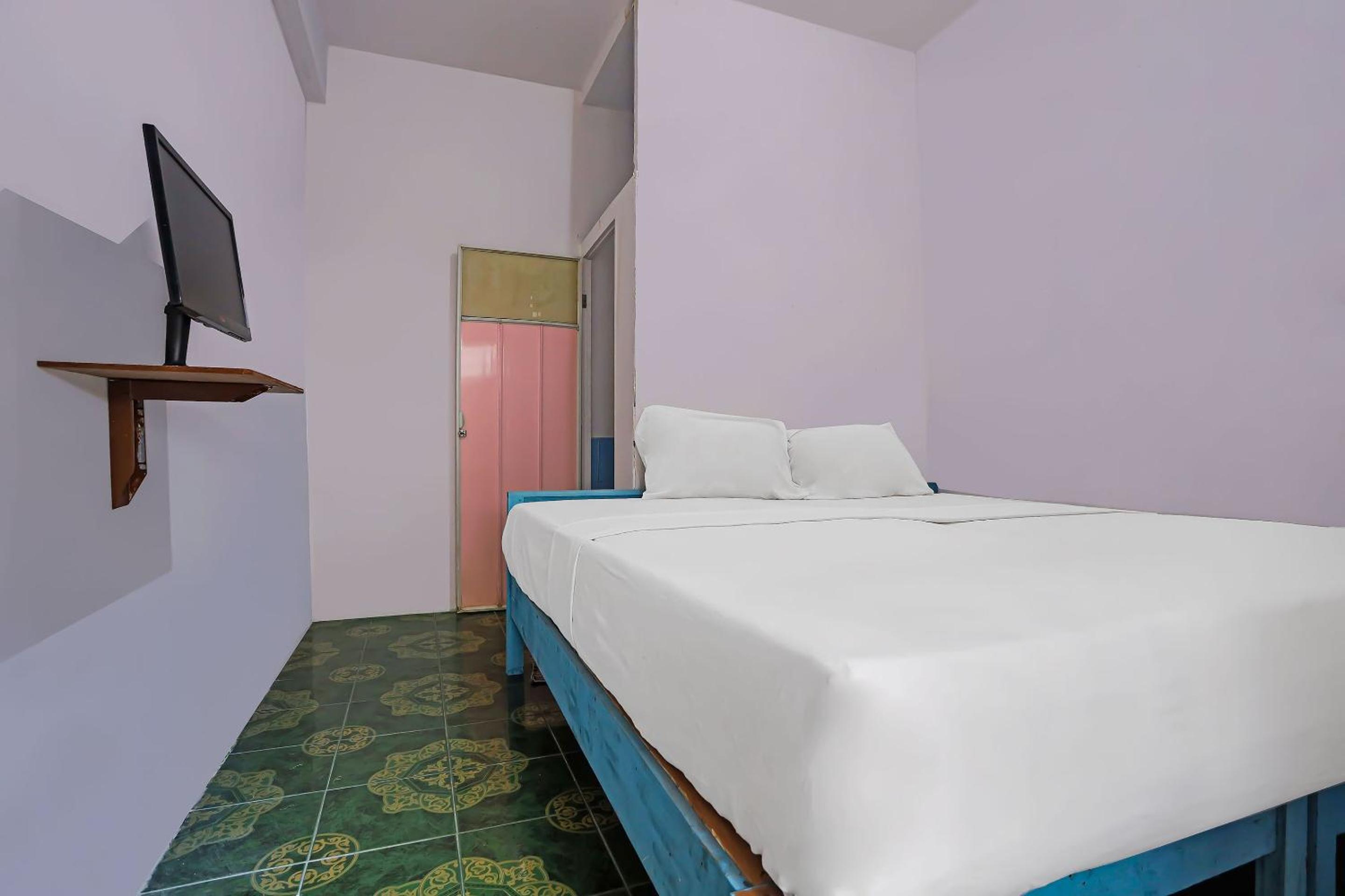 Budget Double Room - Photo 3